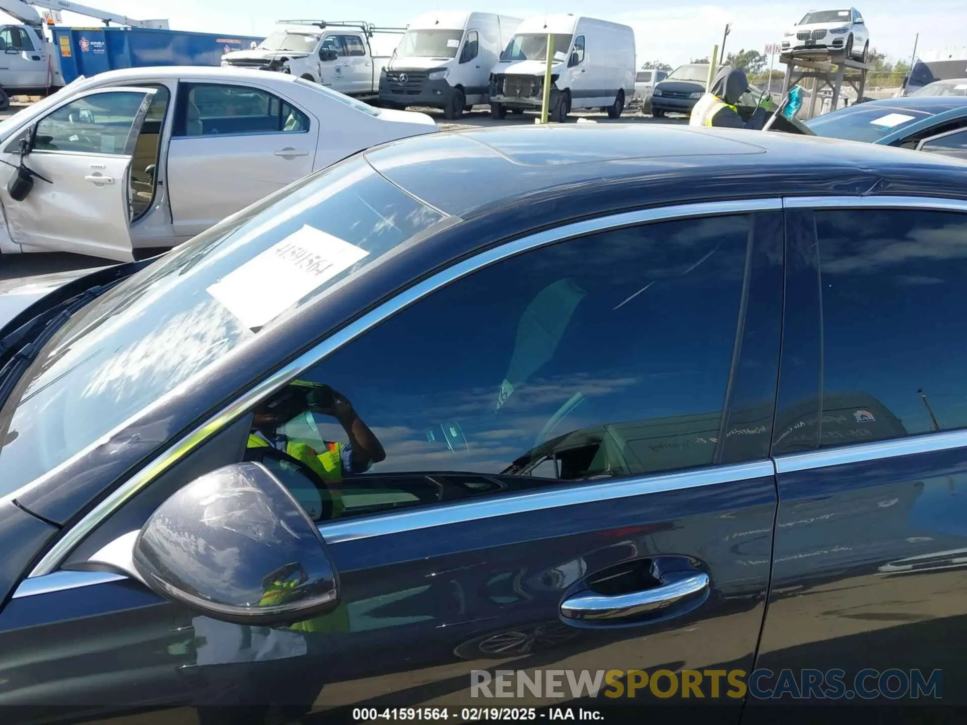 17 Photograph of a damaged car W1KAF4GB0PR115775 MERCEDES-BENZ C 300 2023