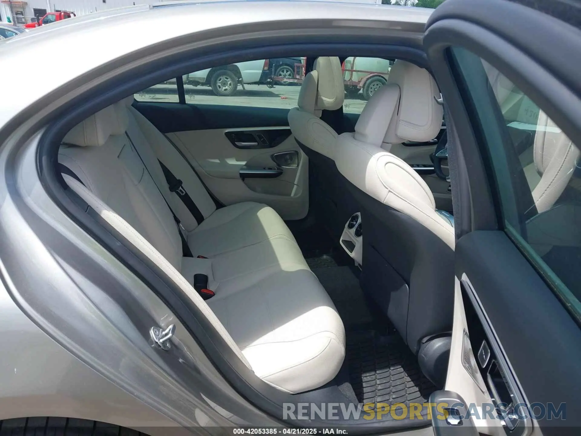 8 Photograph of a damaged car W1KAF4GB6PR150935 MERCEDES-BENZ C 300 2023