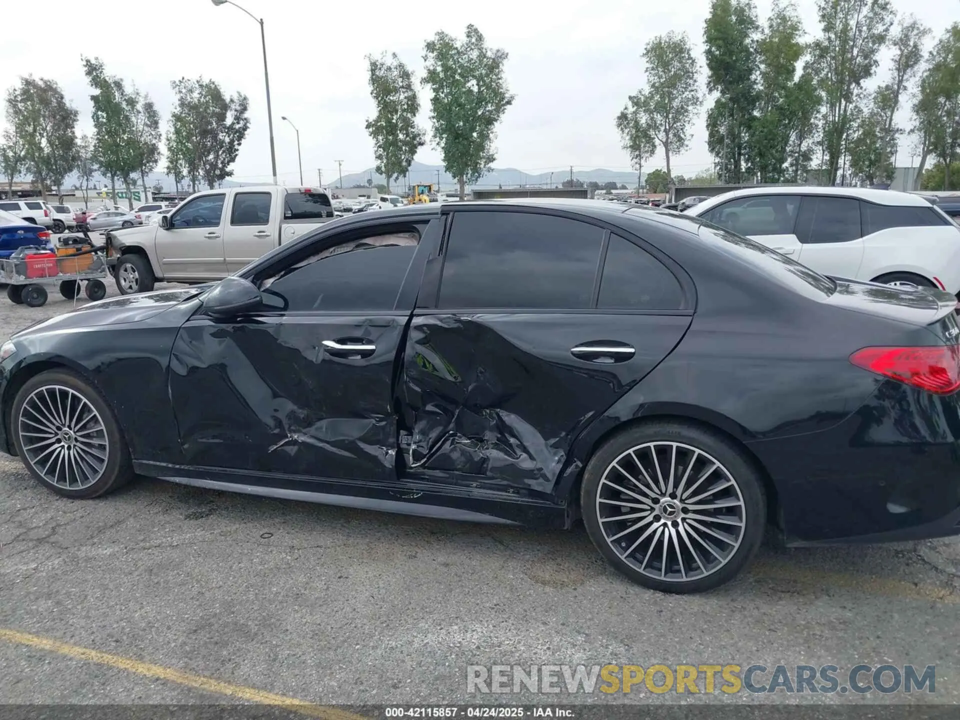 6 Фотография поврежденного автомобиля W1KAF4GB8PR136695 MERCEDES-BENZ C 300 2023