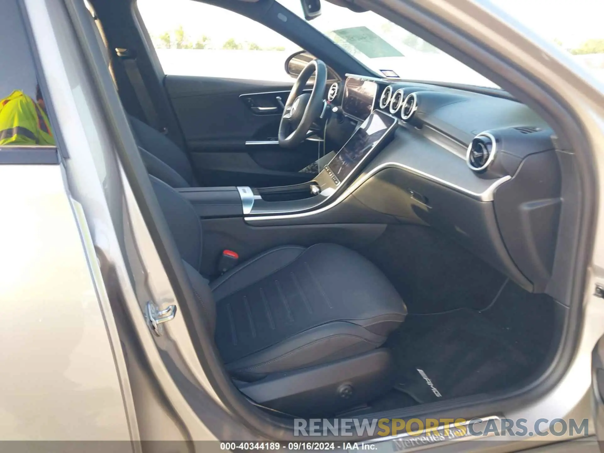5 Photograph of a damaged car W1KAF4HB9PR153357 MERCEDES-BENZ C 300 2023