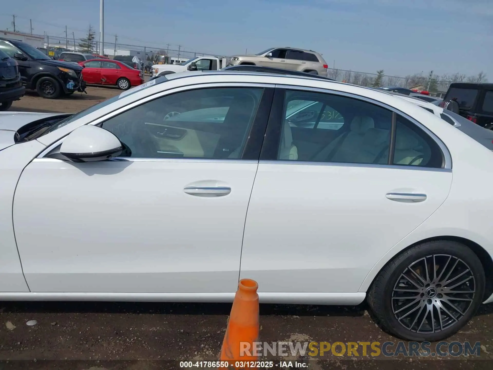 14 Фотография поврежденного автомобиля W1KAF4HB6RR160723 MERCEDES-BENZ C 300 2024