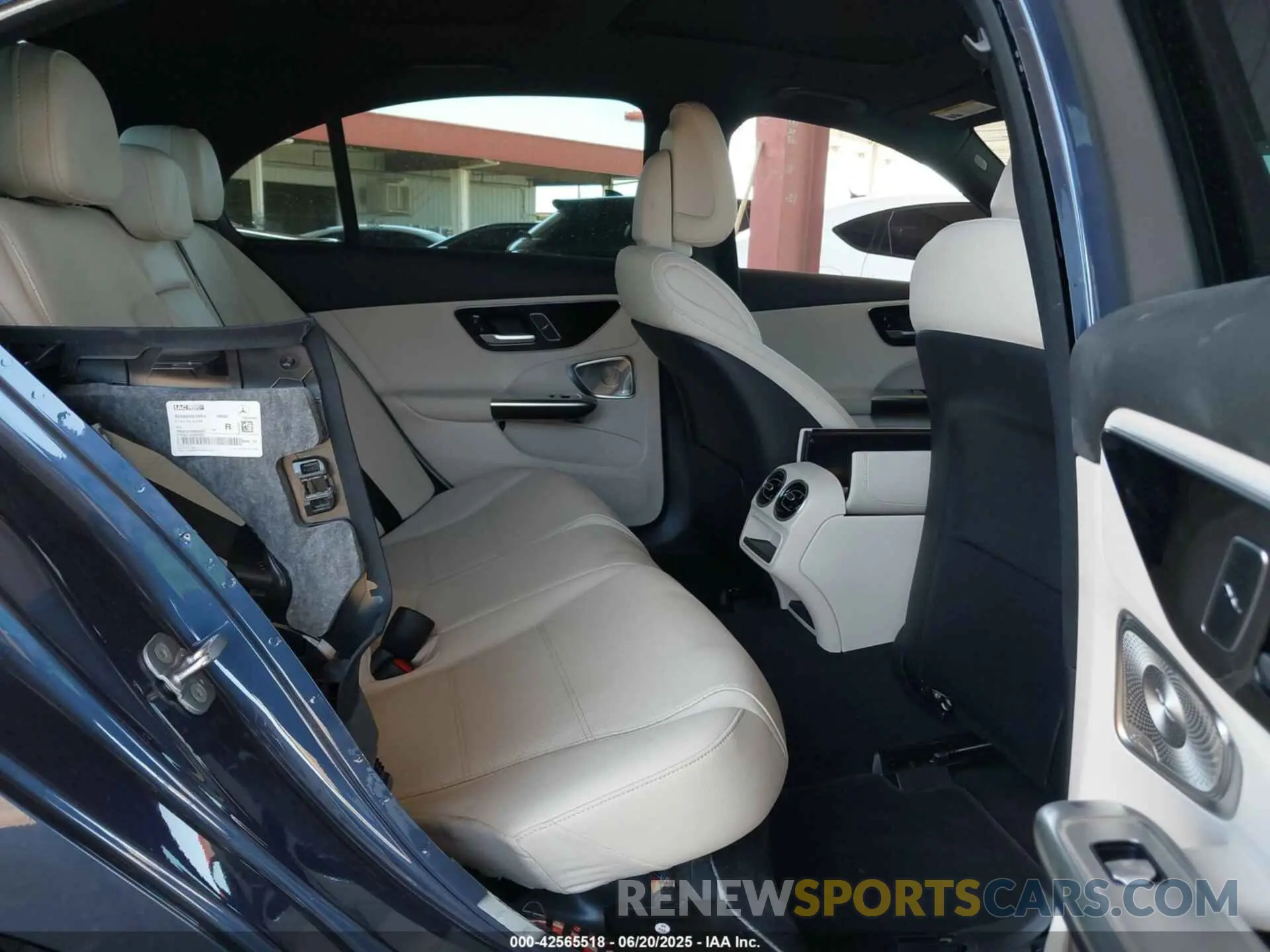 8 Photograph of a damaged car W1KAF4GB3SR257529 MERCEDES-BENZ C 300 2025