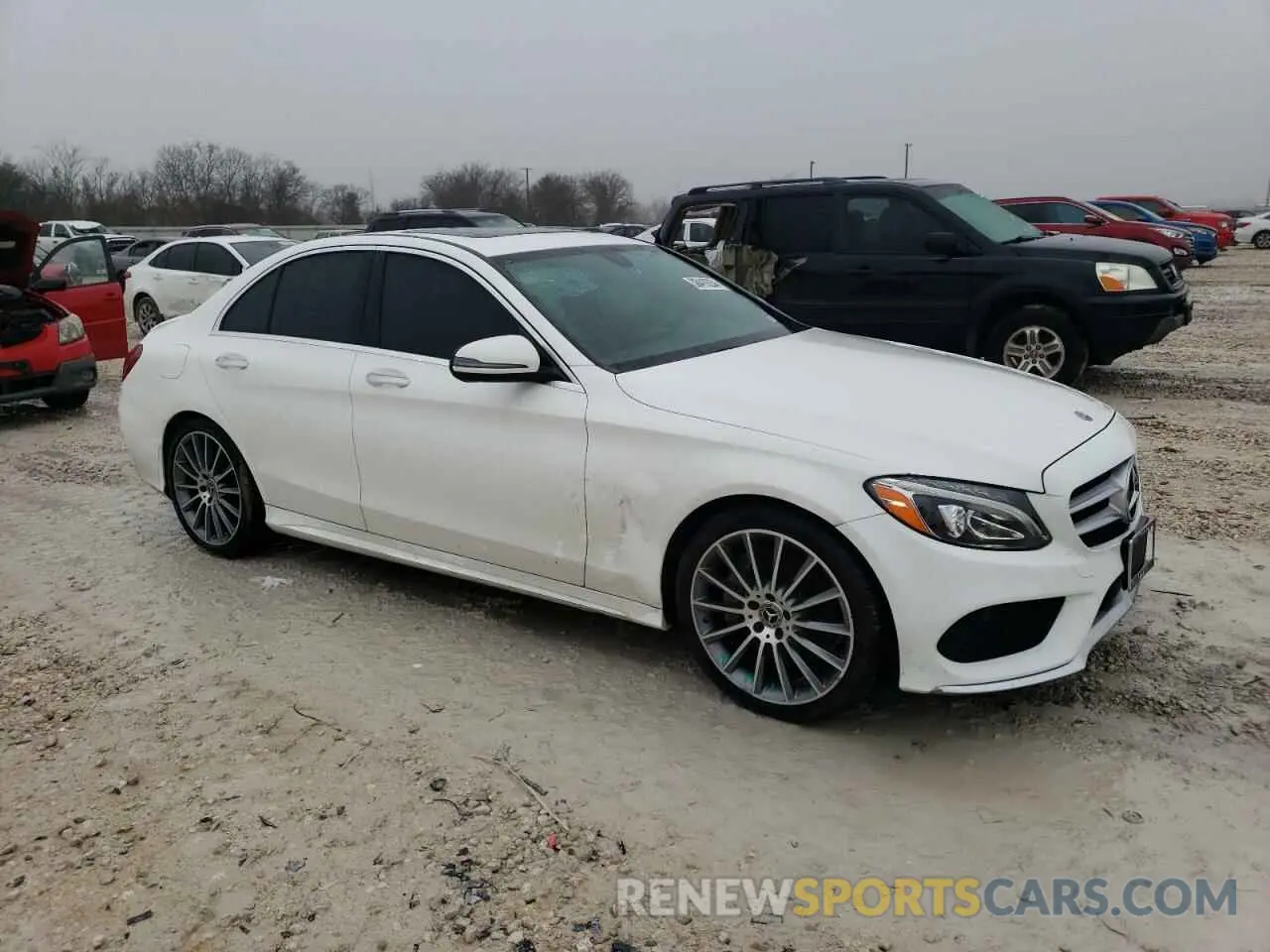 4 Photograph of a damaged car 55SWF4JB4JU273363 MERCEDES-BENZ C-CLASS 2018