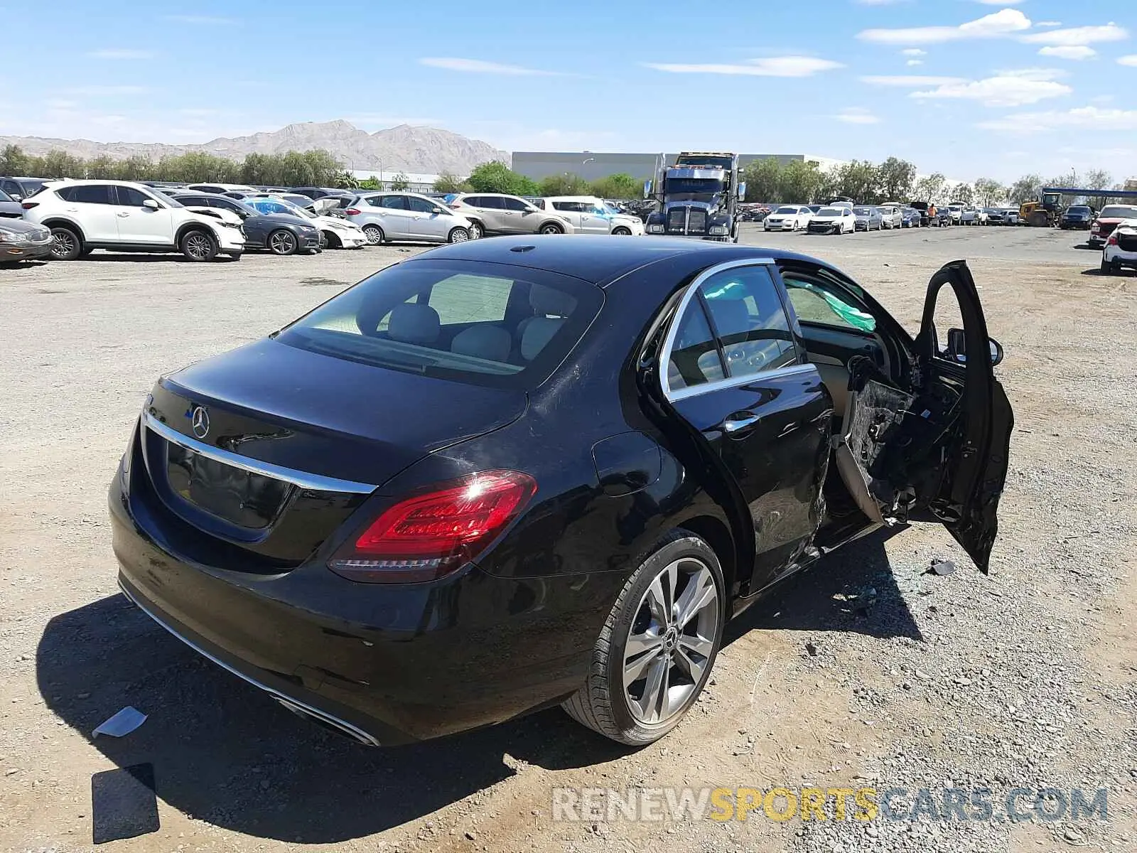 4 Photograph of a damaged car 55SWF8DB4KU286456 MERCEDES-BENZ C CLASS 2019