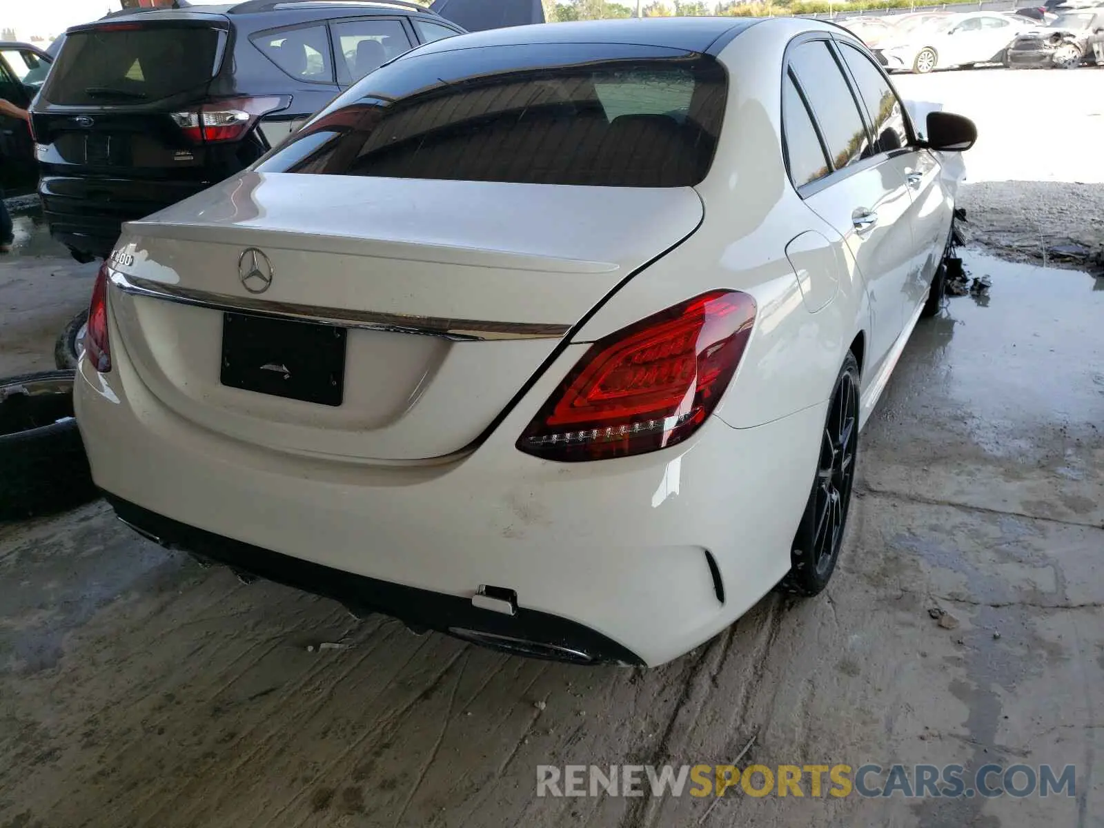 4 Photograph of a damaged car 55SWF8DB6KU294736 MERCEDES-BENZ C CLASS 2019