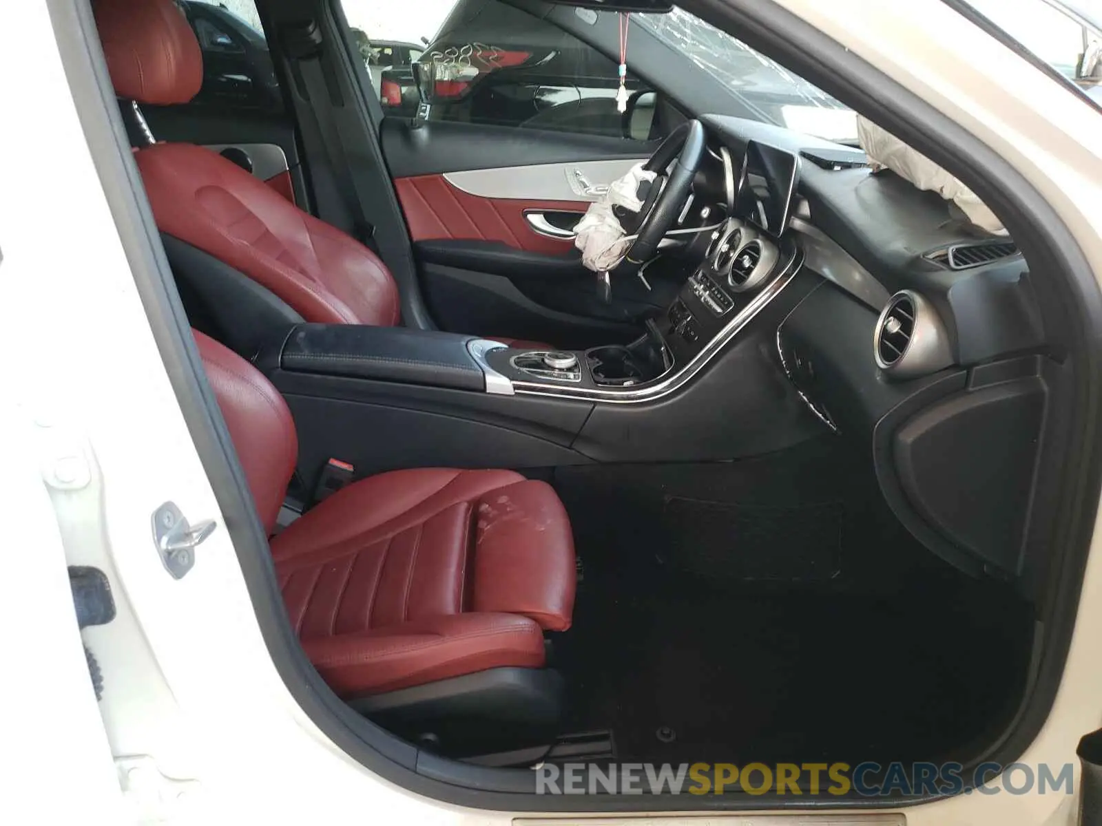 5 Photograph of a damaged car 55SWF8DB6KU294736 MERCEDES-BENZ C CLASS 2019