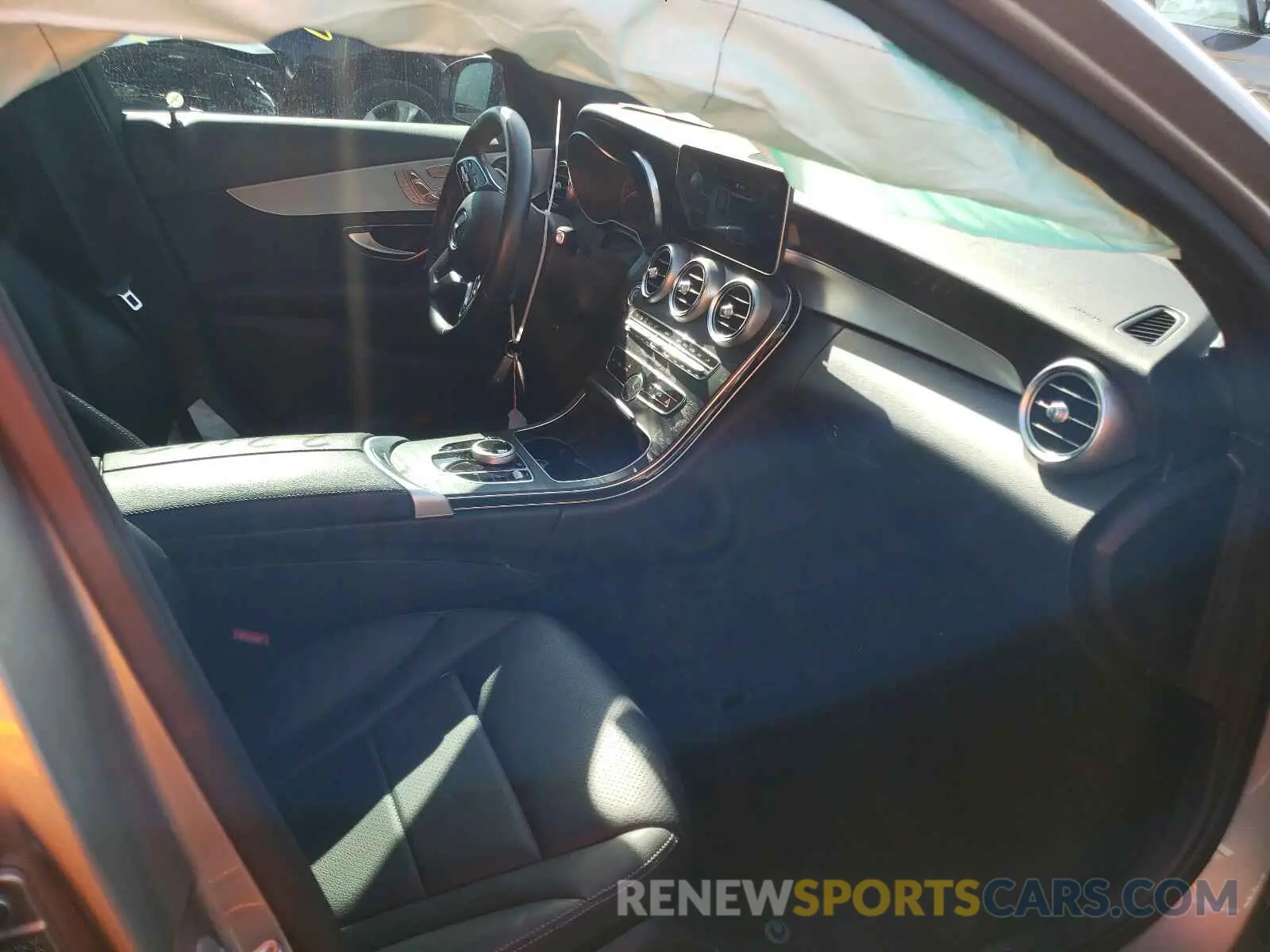 5 Photograph of a damaged car 55SWF8DB8KU317420 MERCEDES-BENZ C CLASS 2019