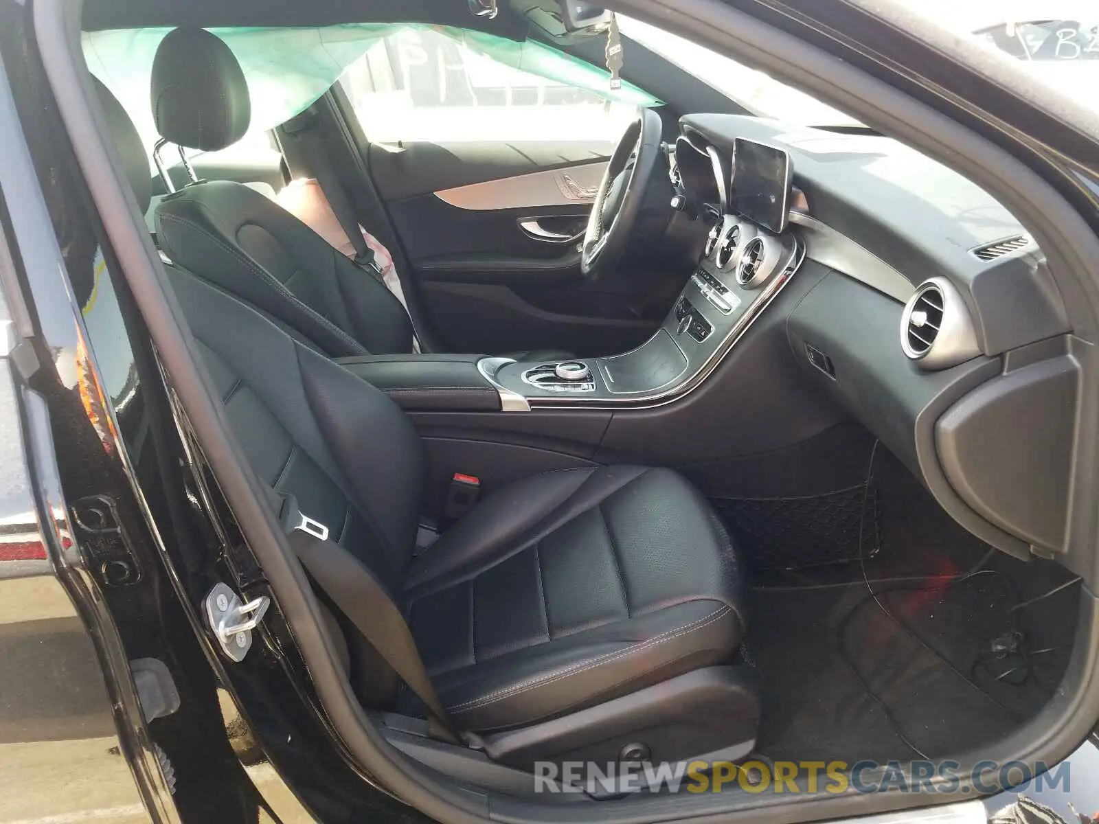 5 Photograph of a damaged car 55SWF8DB9KU287148 MERCEDES-BENZ C CLASS 2019