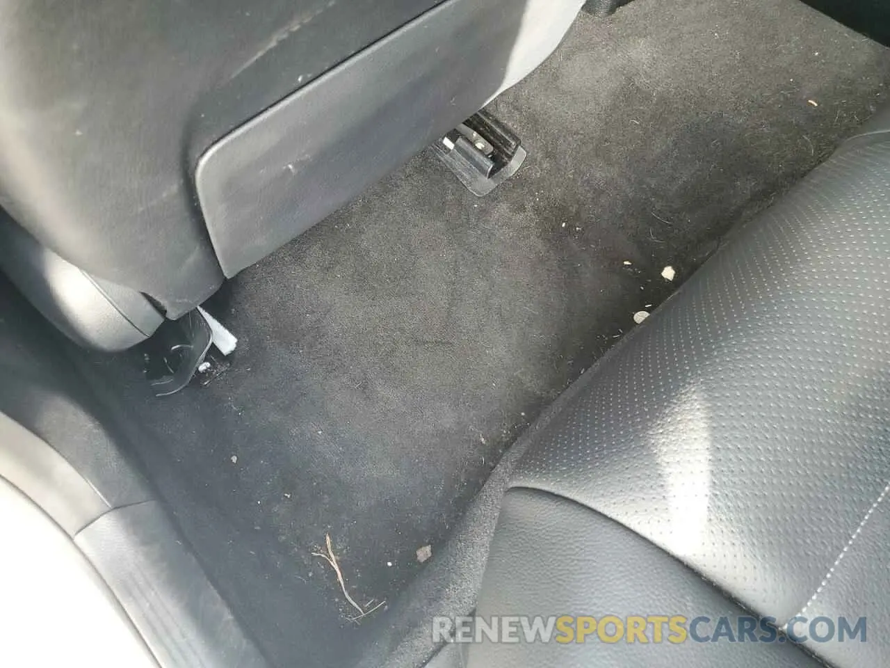 8 Photograph of a damaged car 55SWF8DB9KU289367 MERCEDES-BENZ C-CLASS 2019