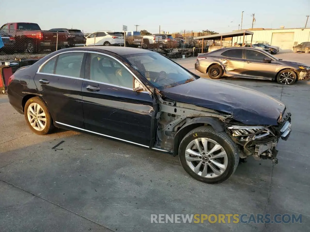 4 Photograph of a damaged car 55SWF8EB5KU287114 MERCEDES-BENZ C-CLASS 2019