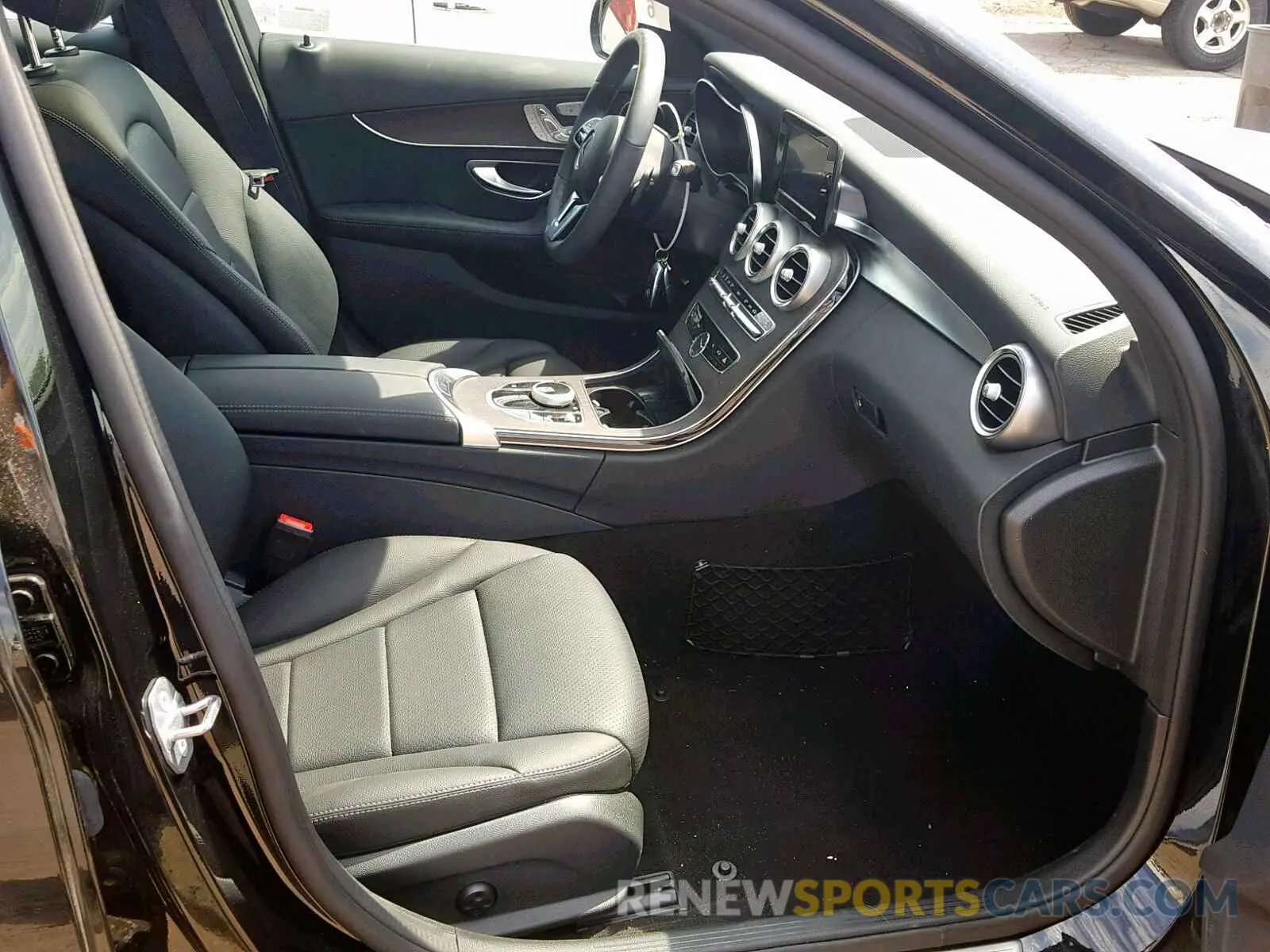 5 Photograph of a damaged car 55SWF8EB8KU313818 MERCEDES-BENZ C CLASS 2019