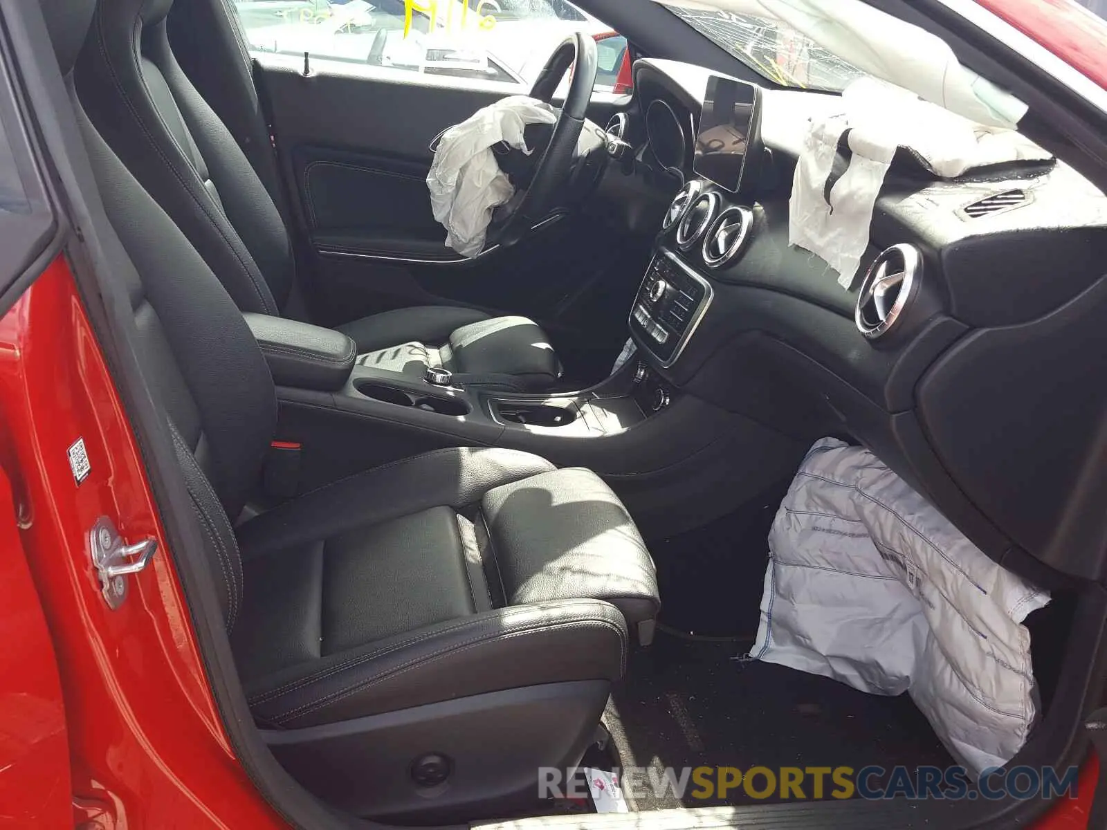 5 Photograph of a damaged car WDDSJ4EB4KN750939 MERCEDES-BENZ C CLASS 2019