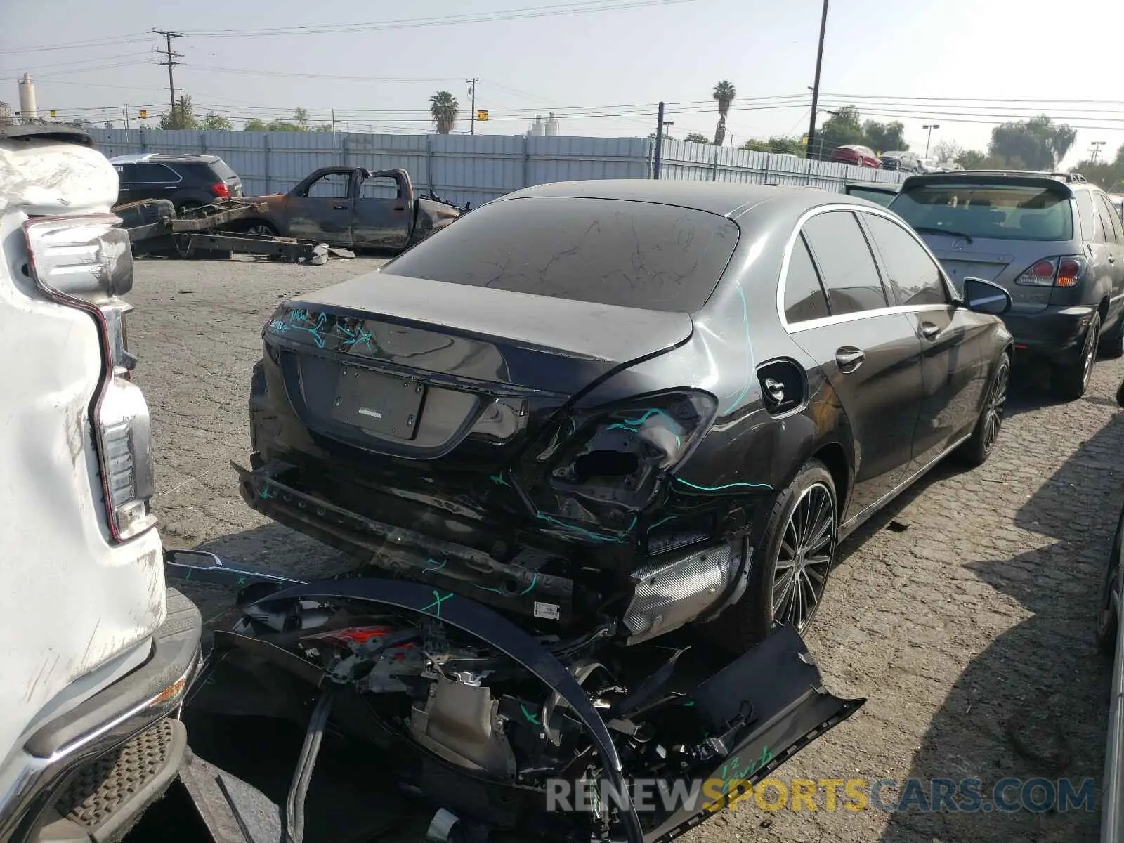 4 Photograph of a damaged car WDDWF8DB0KR462565 MERCEDES-BENZ C CLASS 2019