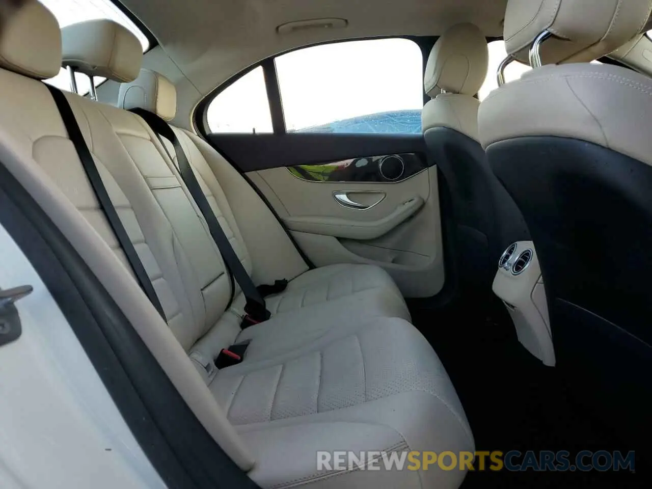10 Photograph of a damaged car WDDWF8DB7KR461512 MERCEDES-BENZ C-CLASS 2019