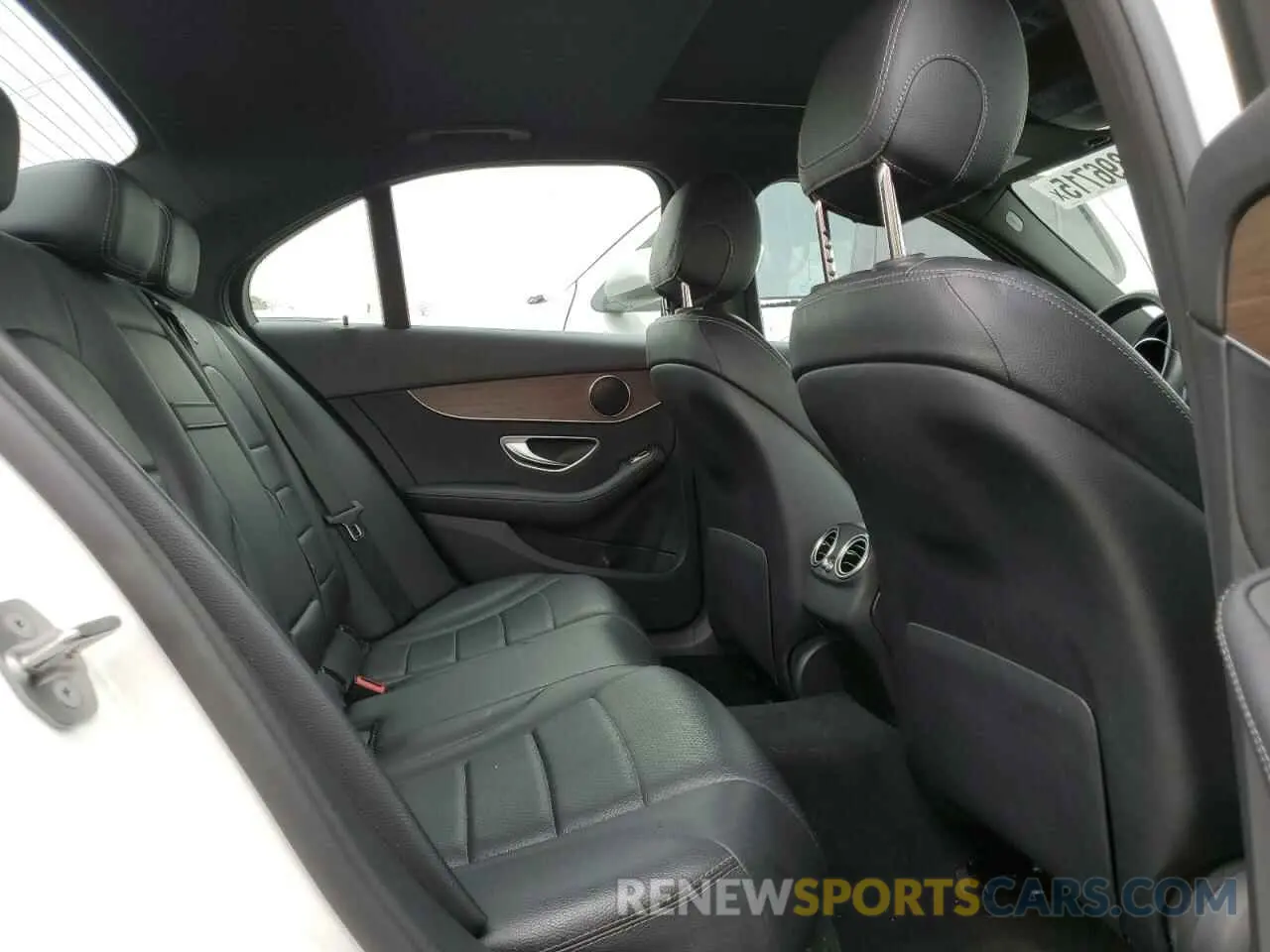 10 Photograph of a damaged car WDDWF8DBXKR458622 MERCEDES-BENZ C-CLASS 2019