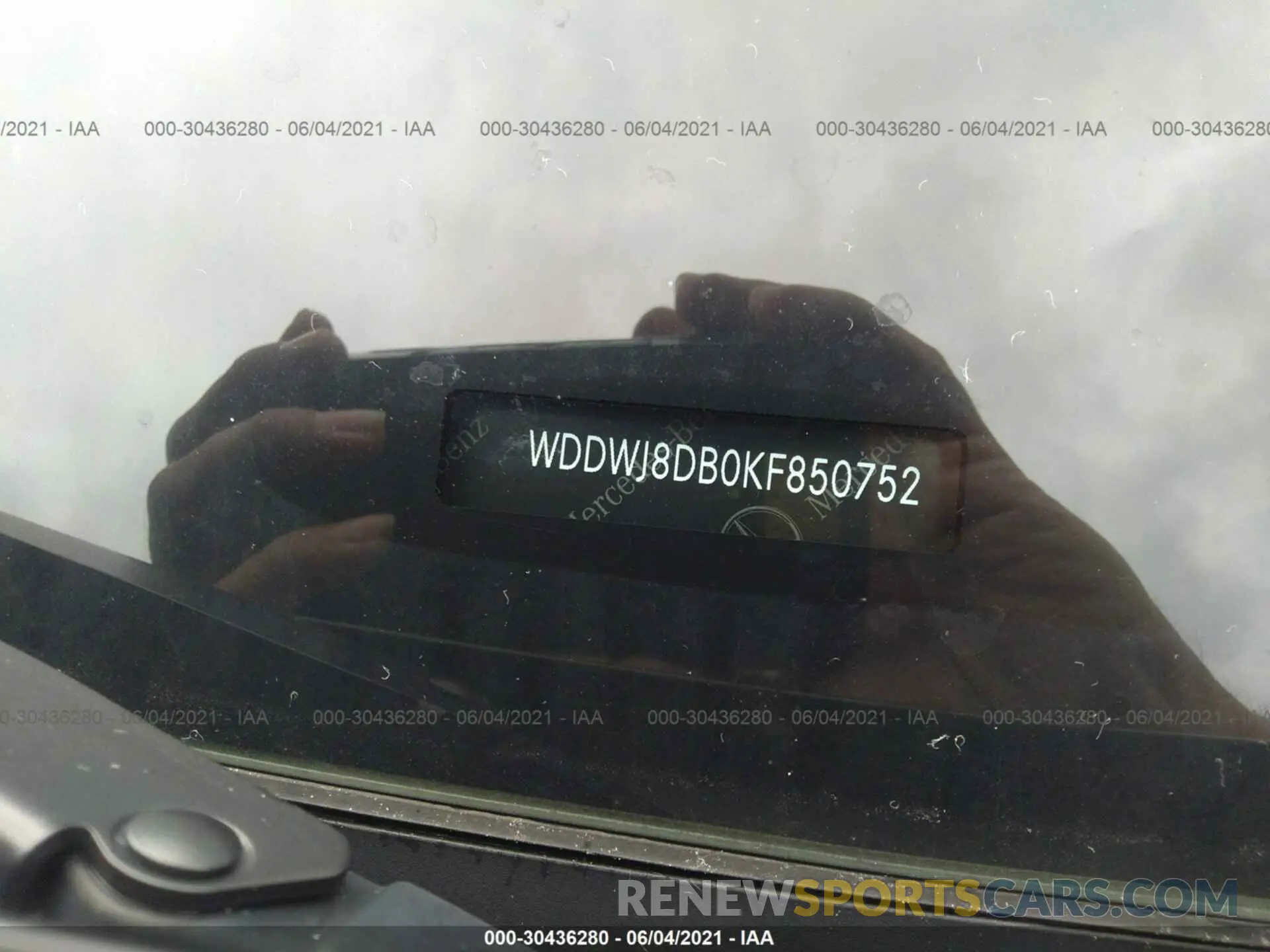 9 Фотография поврежденного автомобиля WDDWJ8DB0KF850752 MERCEDES-BENZ C-CLASS 2019