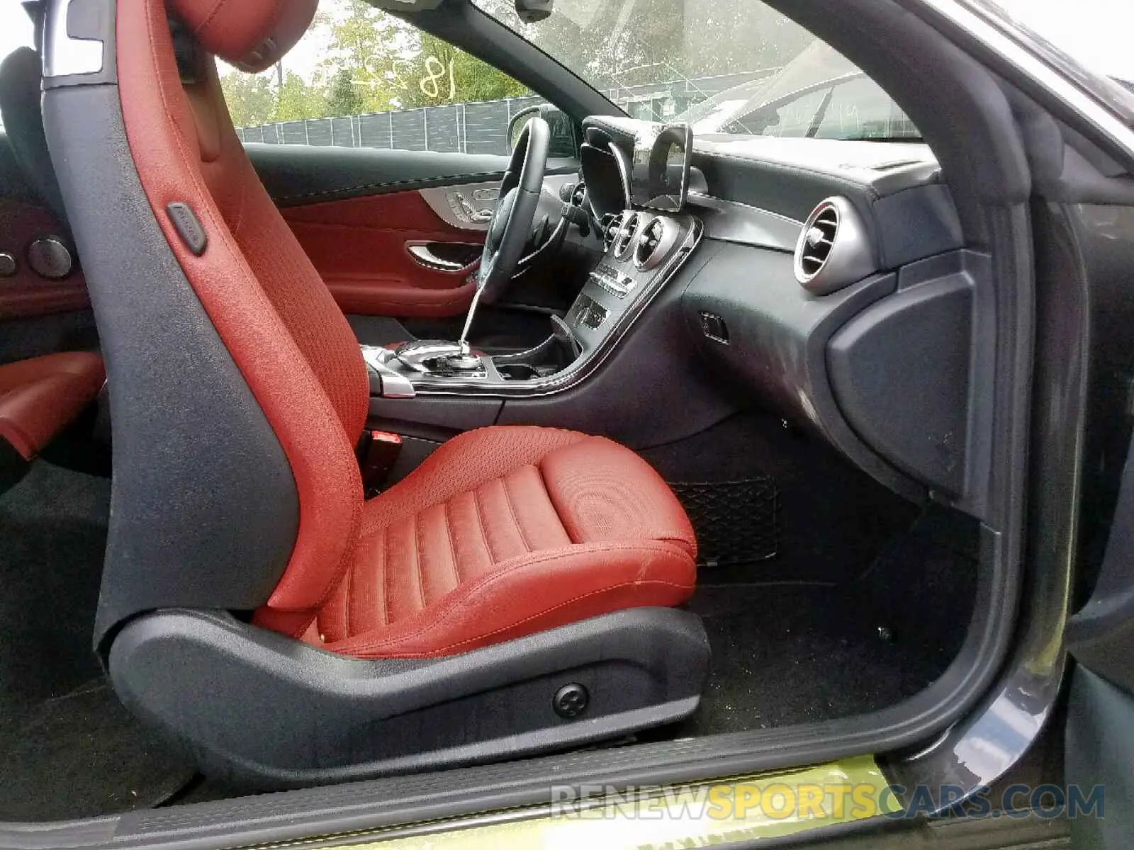 5 Photograph of a damaged car WDDWK8EB7KF773535 MERCEDES-BENZ C CLASS 2019