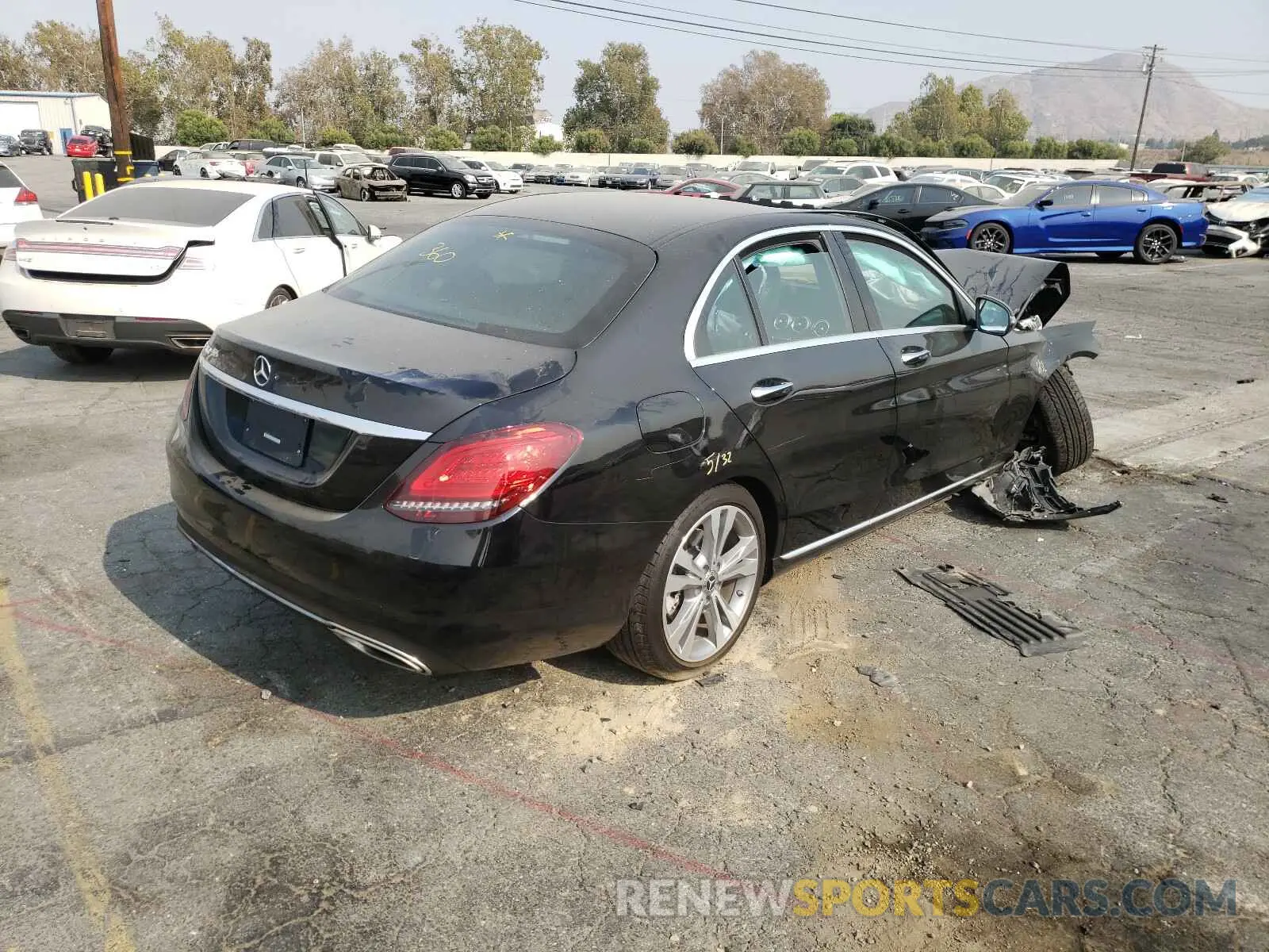 4 Photograph of a damaged car 55SWF8DB3LU324115 MERCEDES-BENZ C CLASS 2020