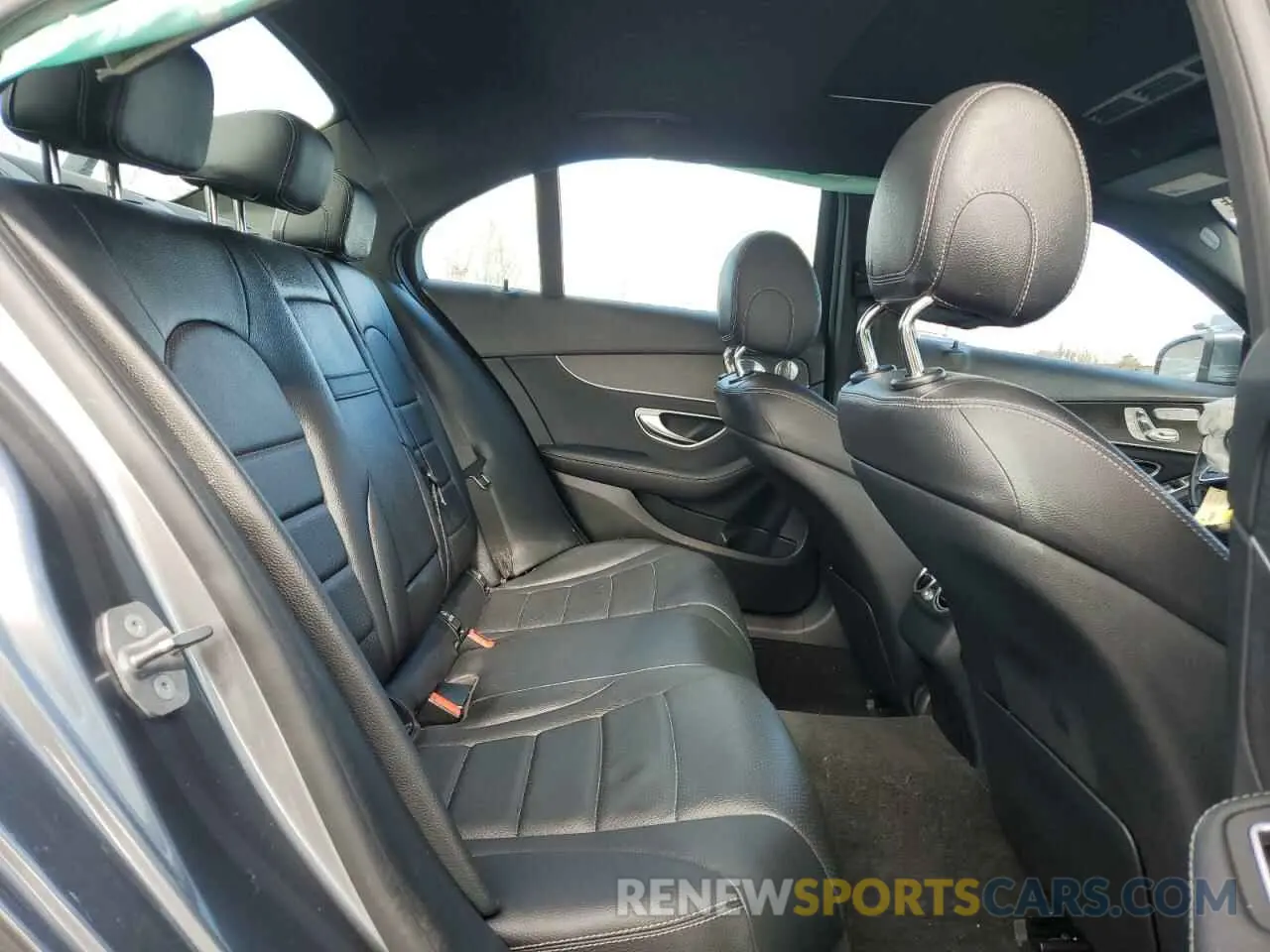 10 Фотография поврежденного автомобиля W1KWF8EB0LR572449 MERCEDES-BENZ C-CLASS 2020