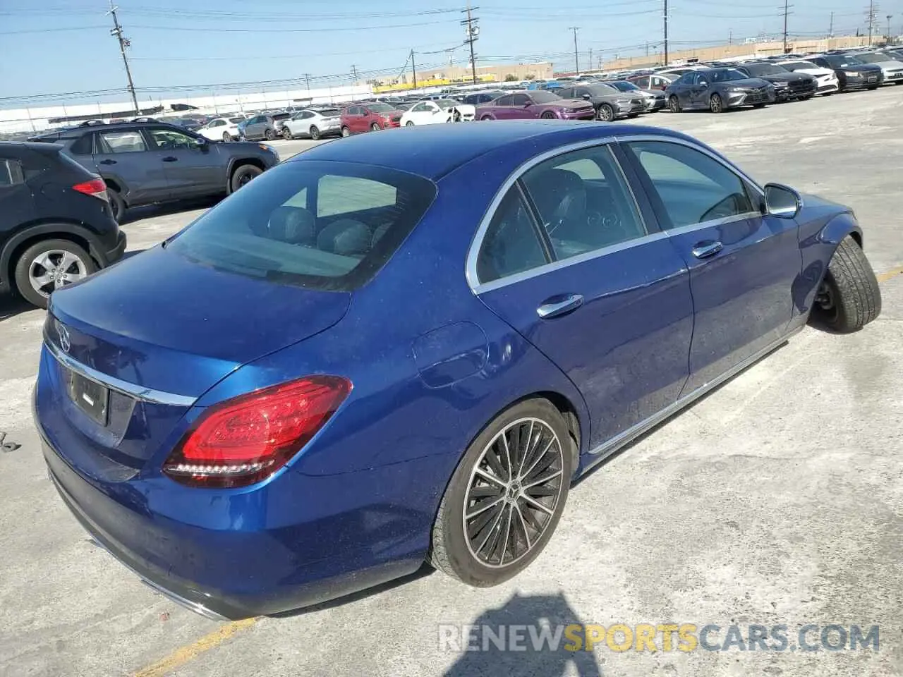 3 Фотография поврежденного автомобиля WDDWF8DB3LR561527 MERCEDES-BENZ C-CLASS 2020