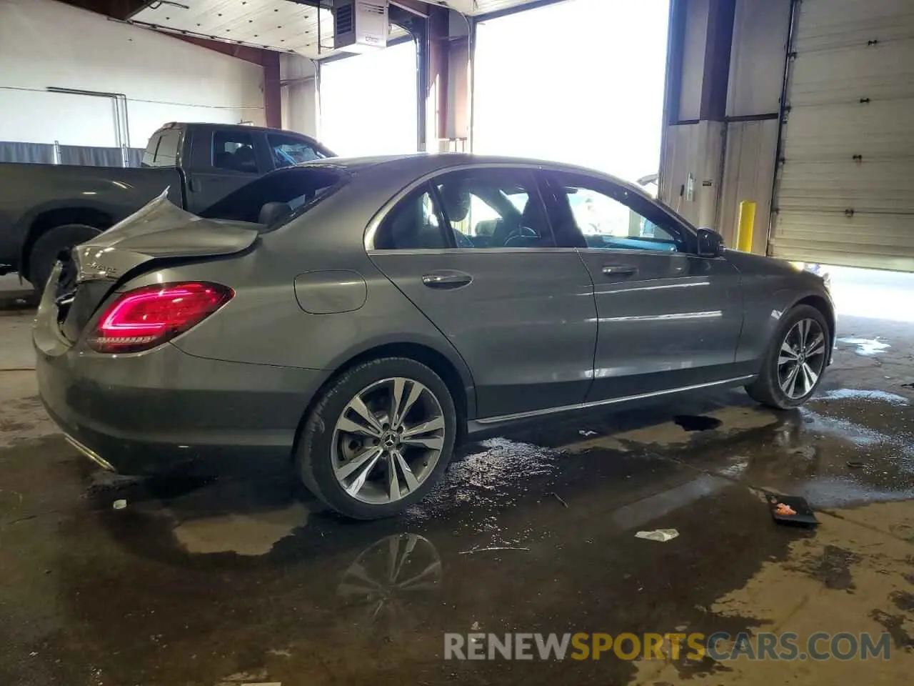 3 Фотография поврежденного автомобиля W1KWF8EB2MR639506 MERCEDES-BENZ C-CLASS 2021