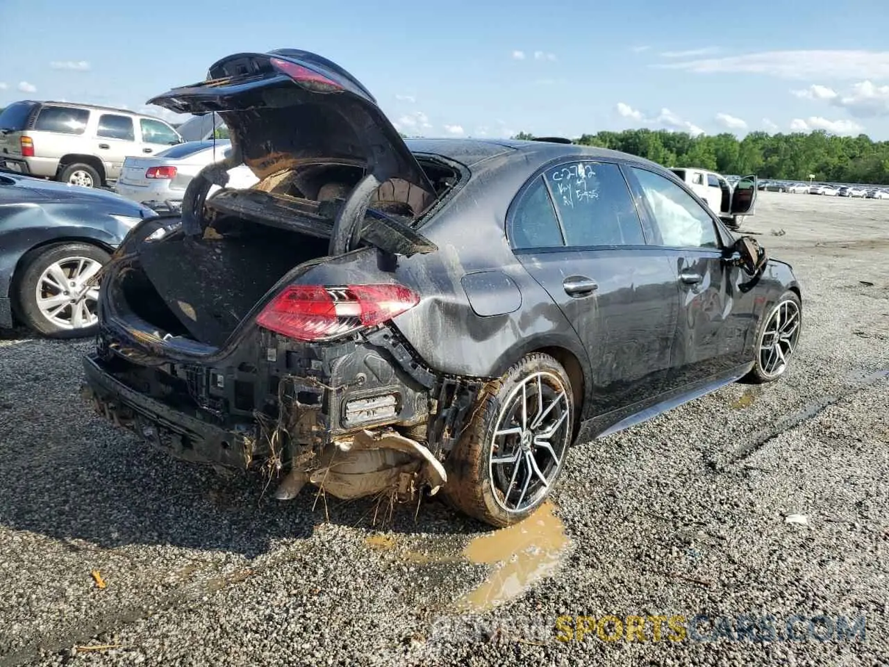 3 Фотография поврежденного автомобиля W1KAF4GB5PR102925 MERCEDES-BENZ C-CLASS 2023