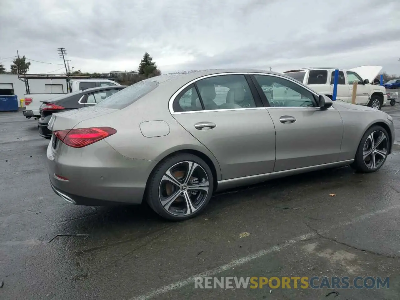 3 Фотография поврежденного автомобиля W1KAF4GB1RR209117 MERCEDES-BENZ C-CLASS 2024