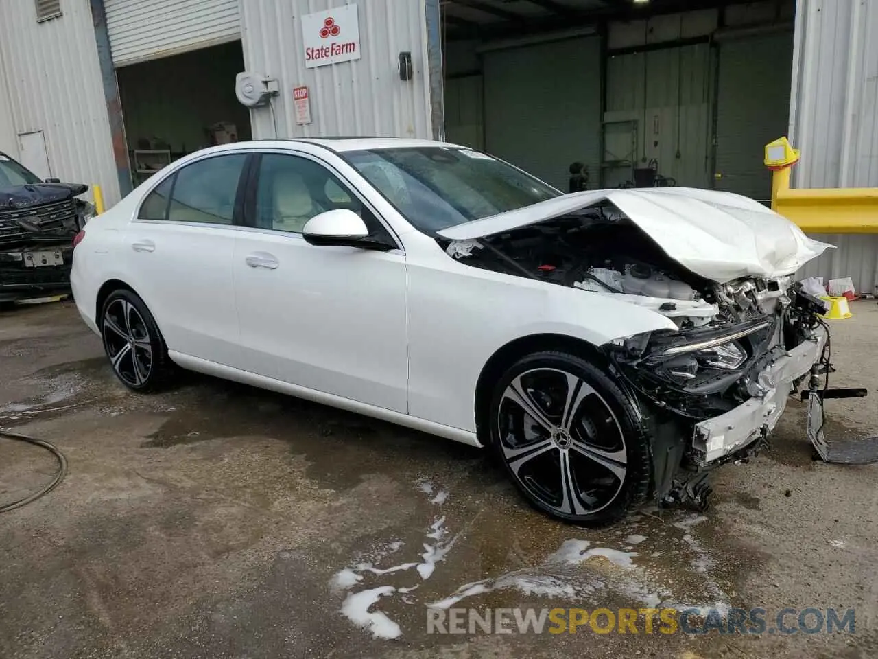4 Photograph of a damaged car W1KAF4GB2RR191114 MERCEDES-BENZ C-CLASS 2024
