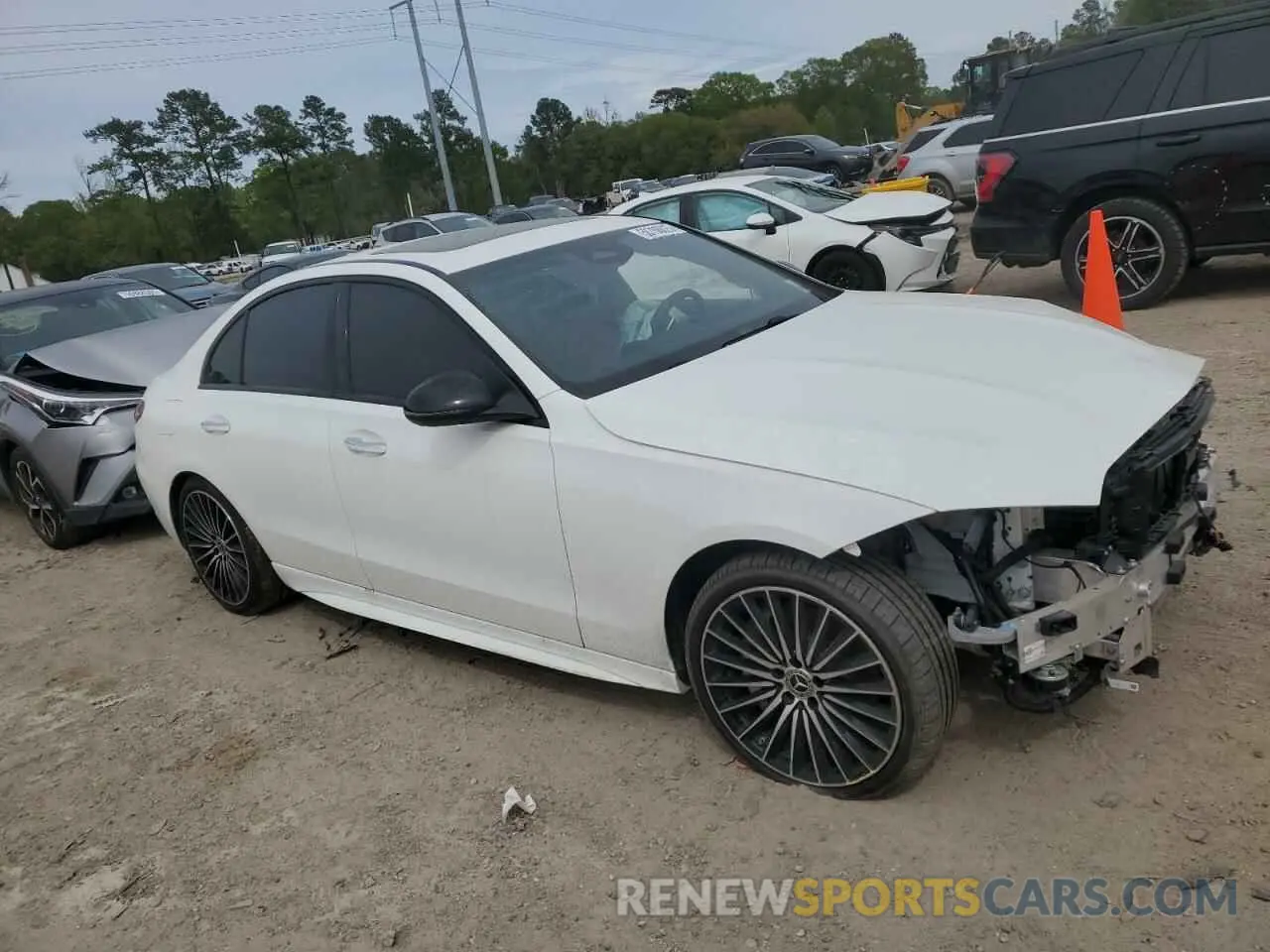 4 Photograph of a damaged car W1KAF4GB4RR231063 MERCEDES-BENZ C-CLASS 2024