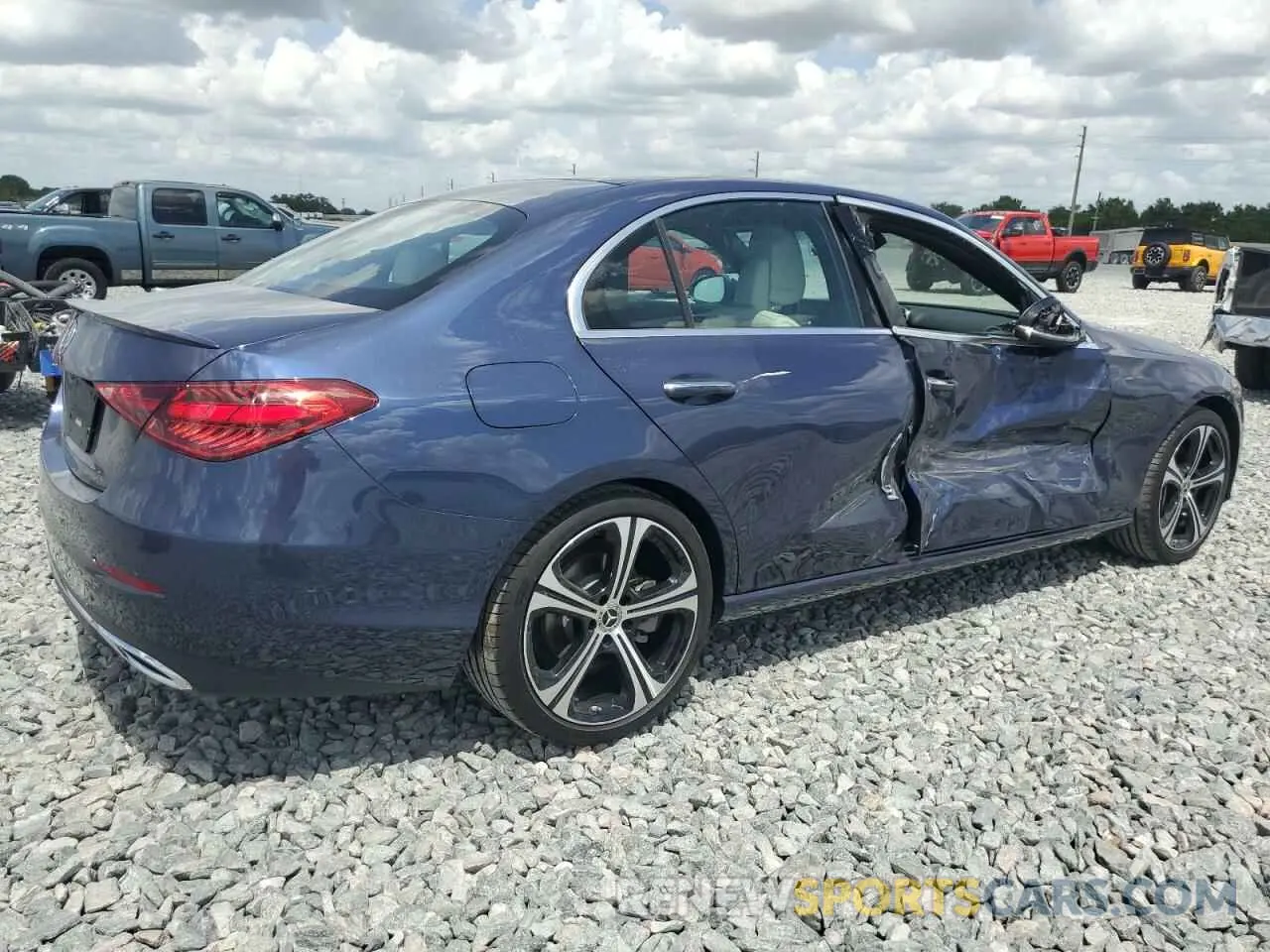 3 Фотография поврежденного автомобиля W1KAF4GB6RR212675 MERCEDES-BENZ C-CLASS 2024