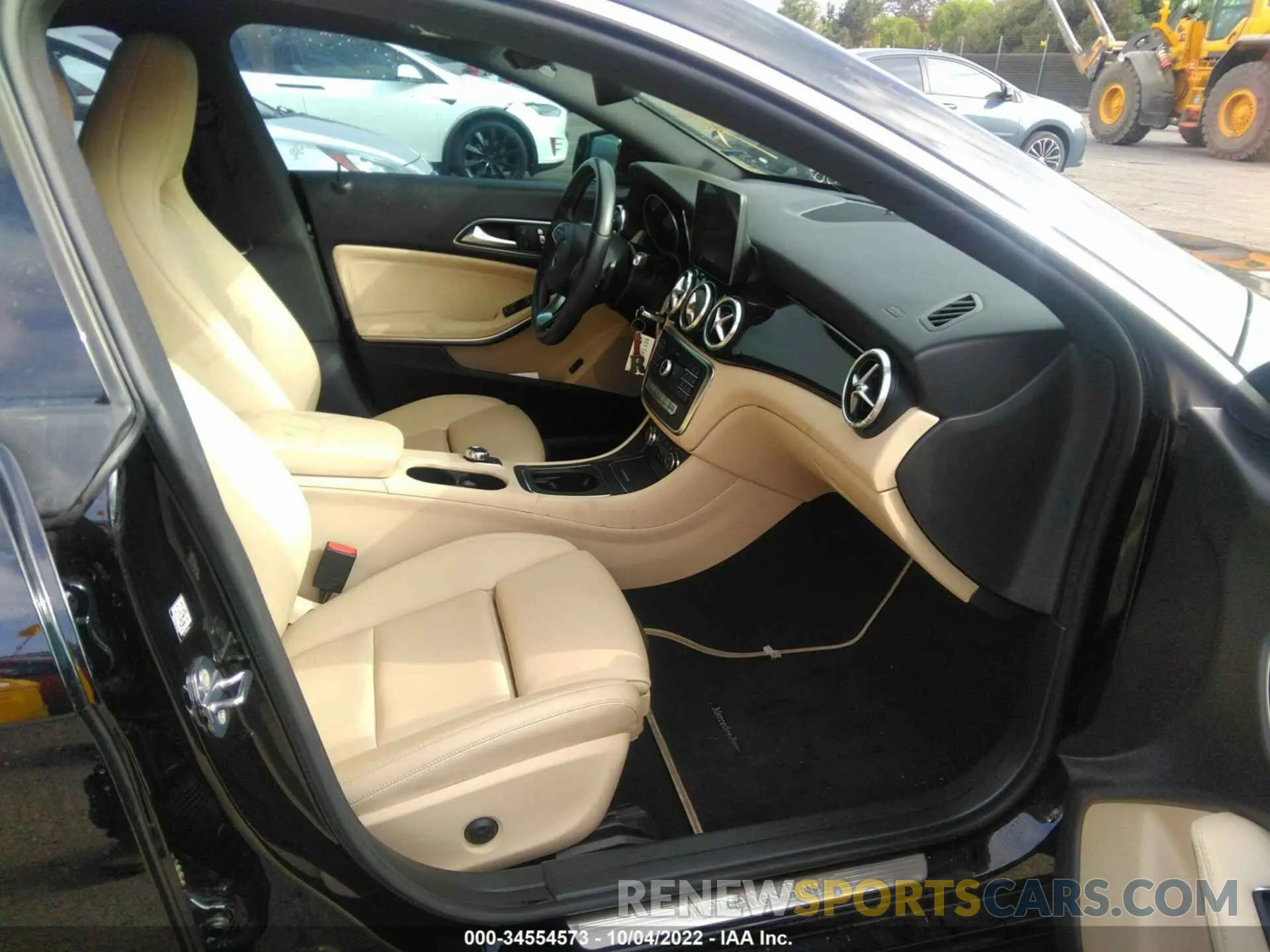 5 Photograph of a damaged car WDDSJ4EB5KN735592 MERCEDES-BENZ CLA 2019