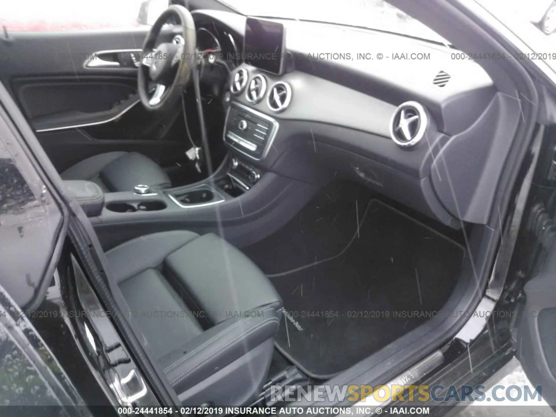 5 Photograph of a damaged car WDDSJ4EB8KN740060 MERCEDES-BENZ CLA 2019
