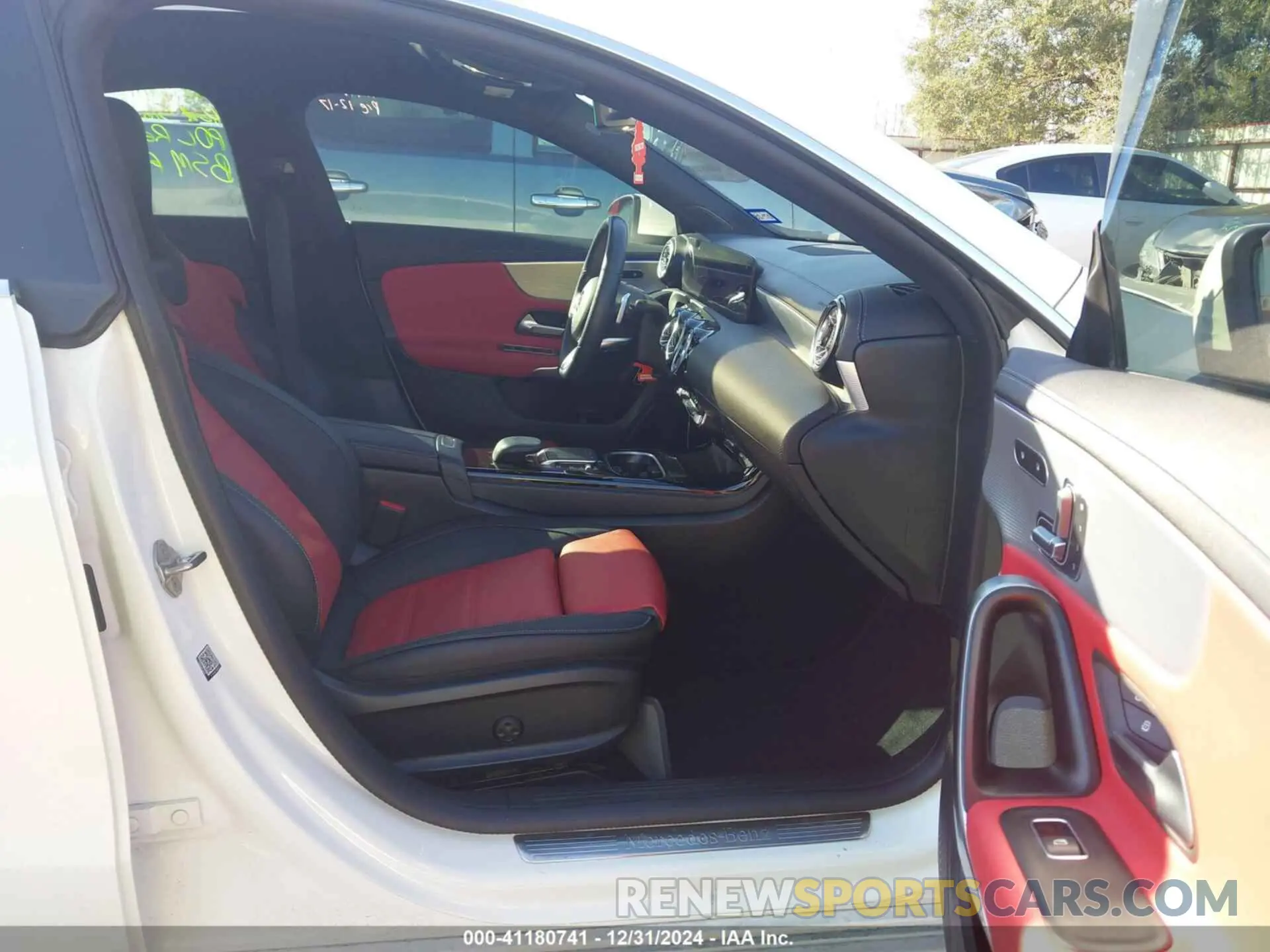 5 Photograph of a damaged car W1K5J4GBXNN318841 MERCEDES-BENZ CLA 250 COUPE 2022