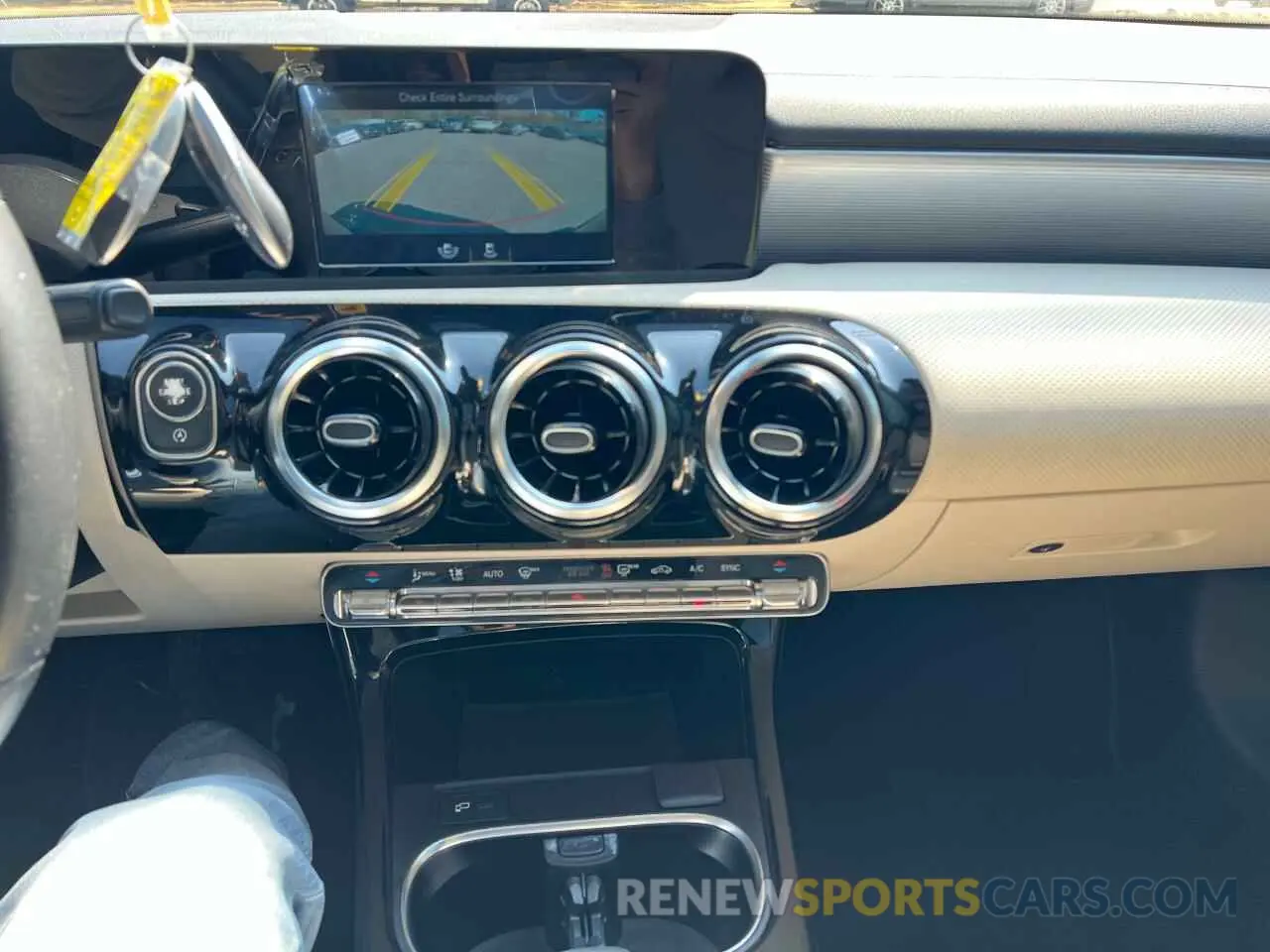 10 Фотография поврежденного автомобиля W1K5J4GB6LN081617 MERCEDES-BENZ CLA-CLASS 2020