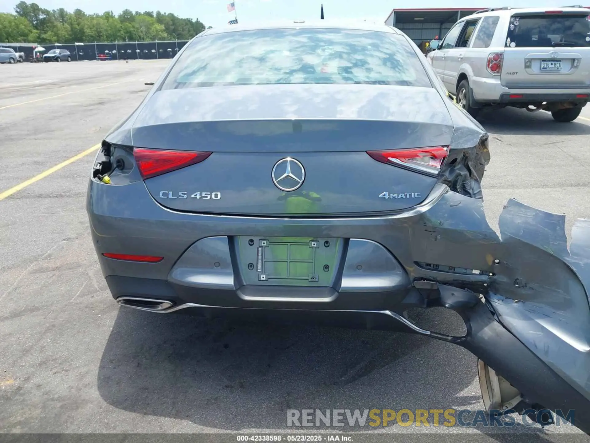 18 Photograph of a damaged car WDD2J5KB1KA019595 MERCEDES-BENZ CLS 450 2019