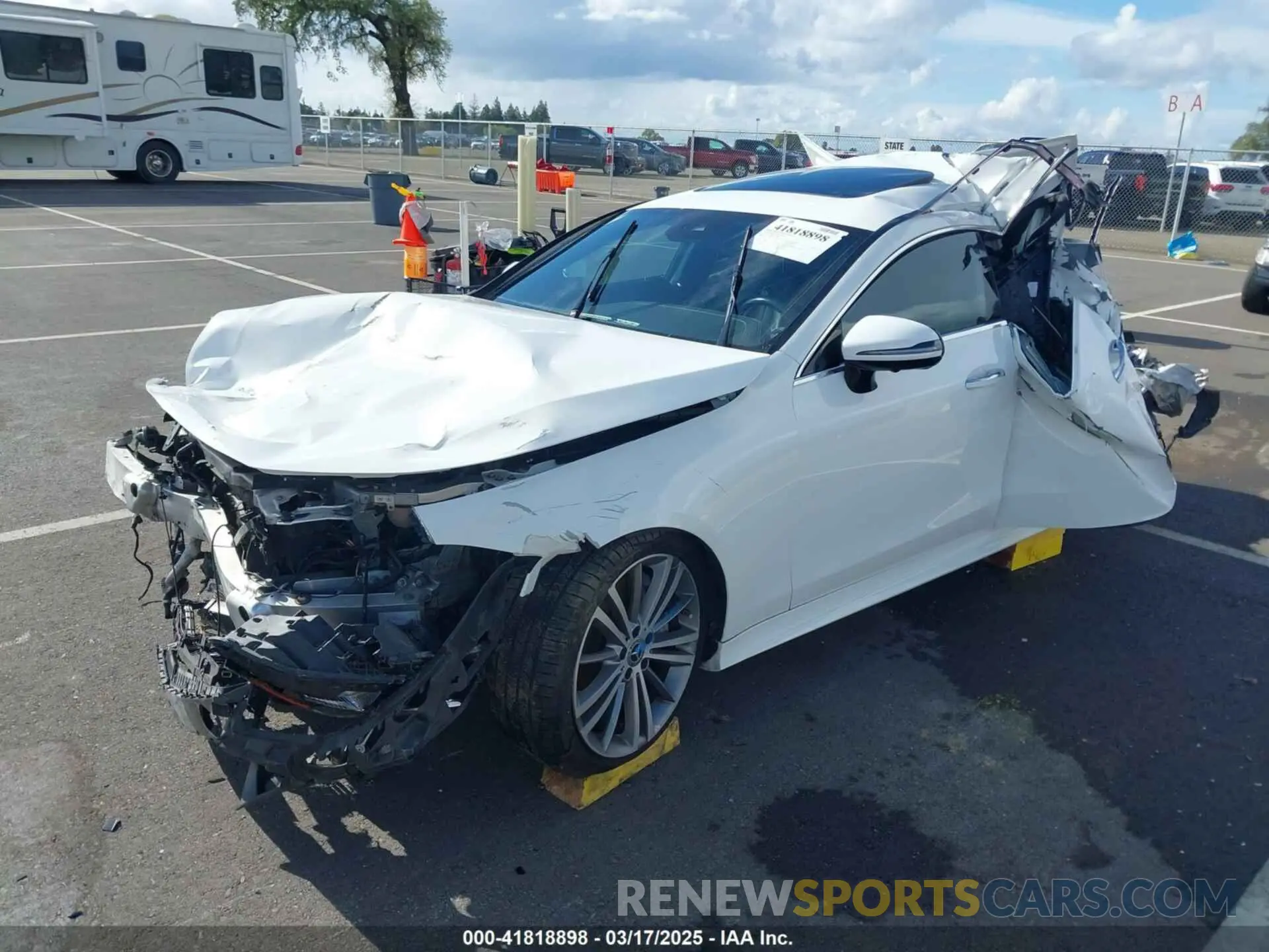 2 Photograph of a damaged car WDD2J5JBXLA049469 MERCEDES-BENZ CLS 450 2020