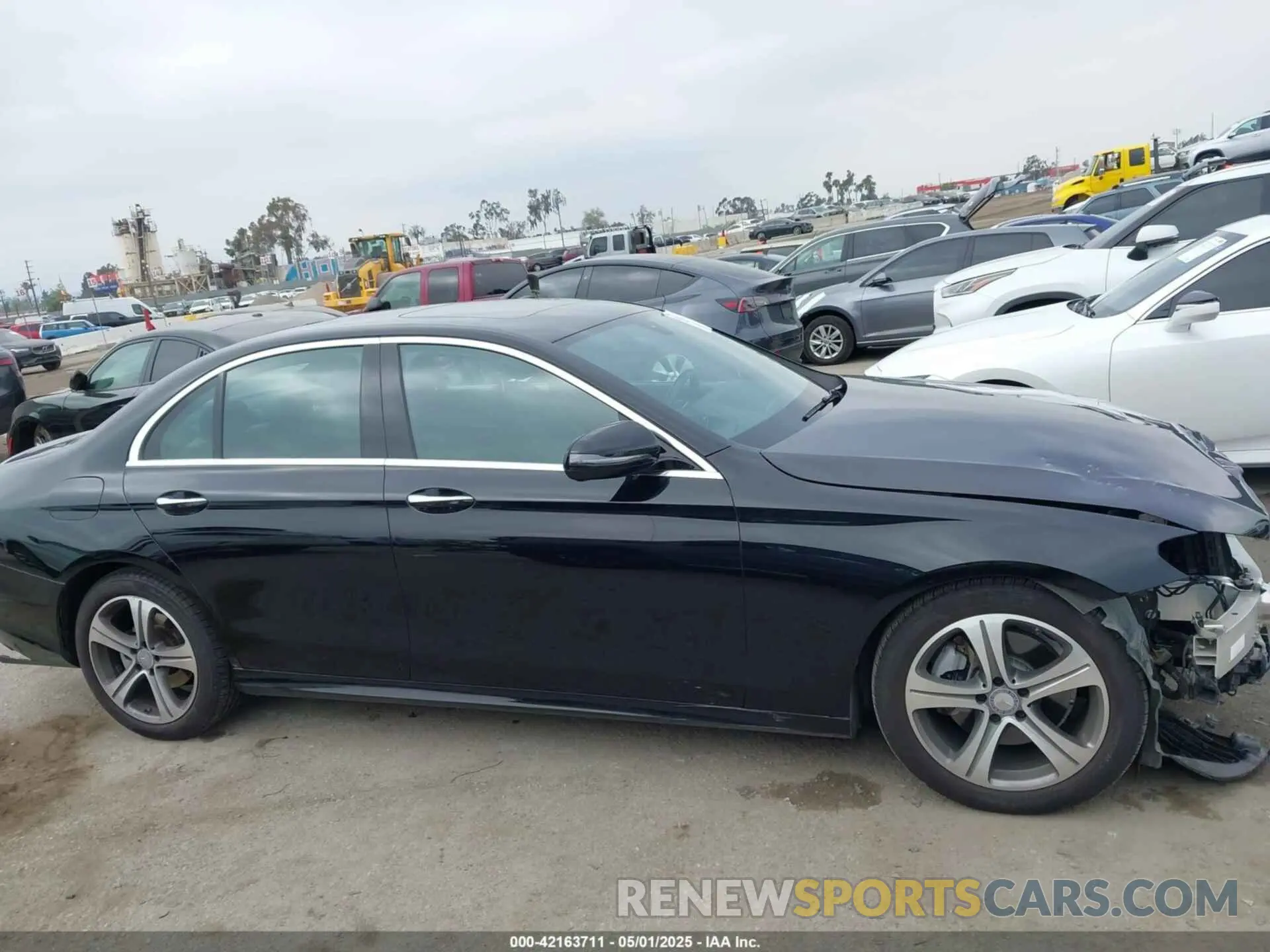 14 Фотография поврежденного автомобиля WDDZF4JB0KA639270 MERCEDES-BENZ E 300 2019