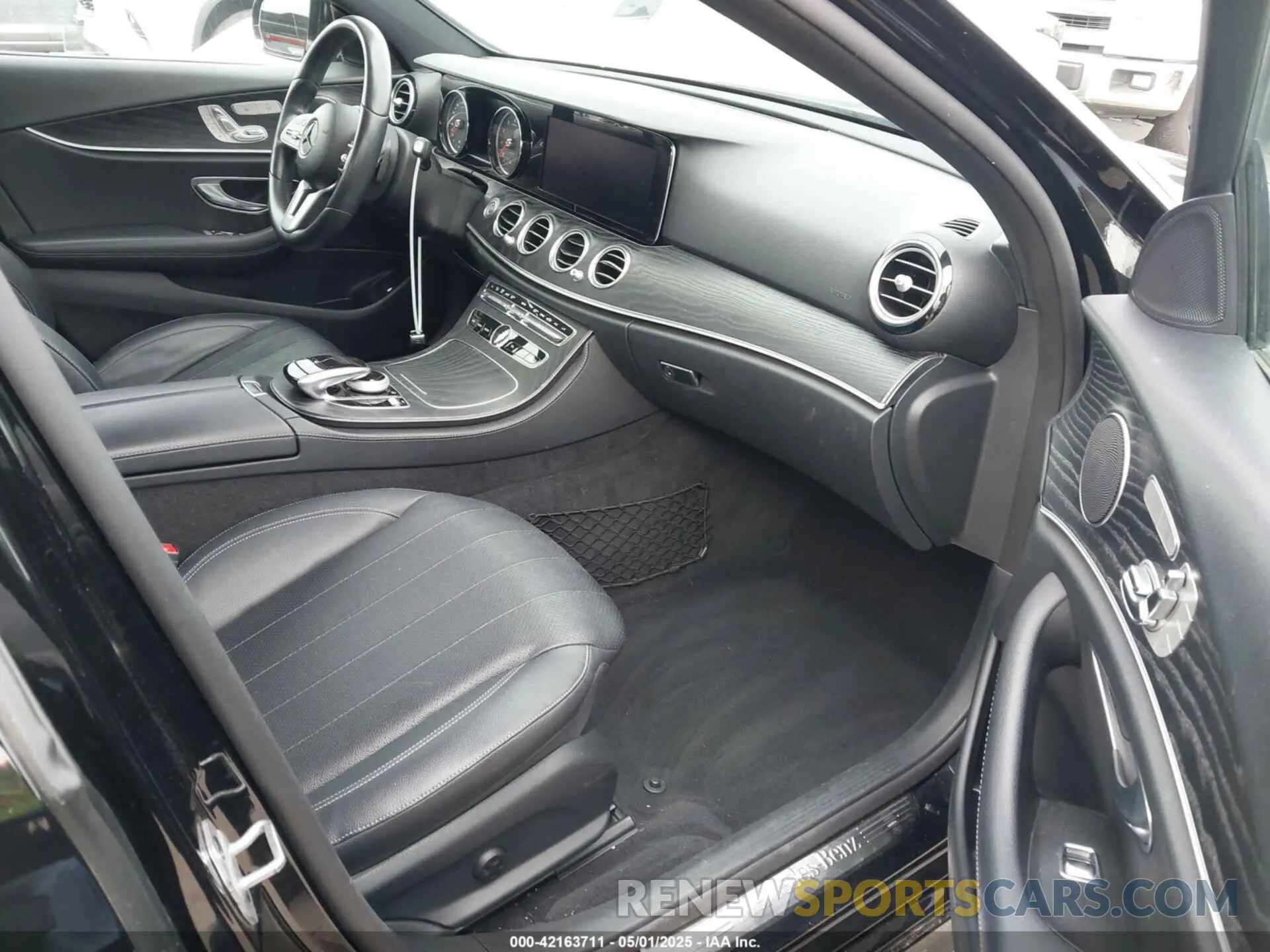5 Фотография поврежденного автомобиля WDDZF4JB0KA639270 MERCEDES-BENZ E 300 2019