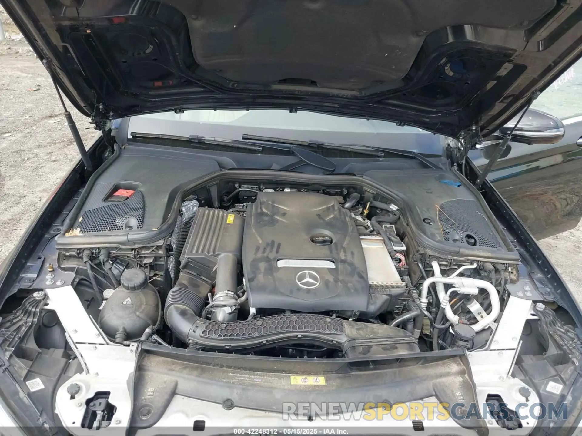 10 Photograph of a damaged car WDDZF4JB1KA580990 MERCEDES-BENZ E 300 2019