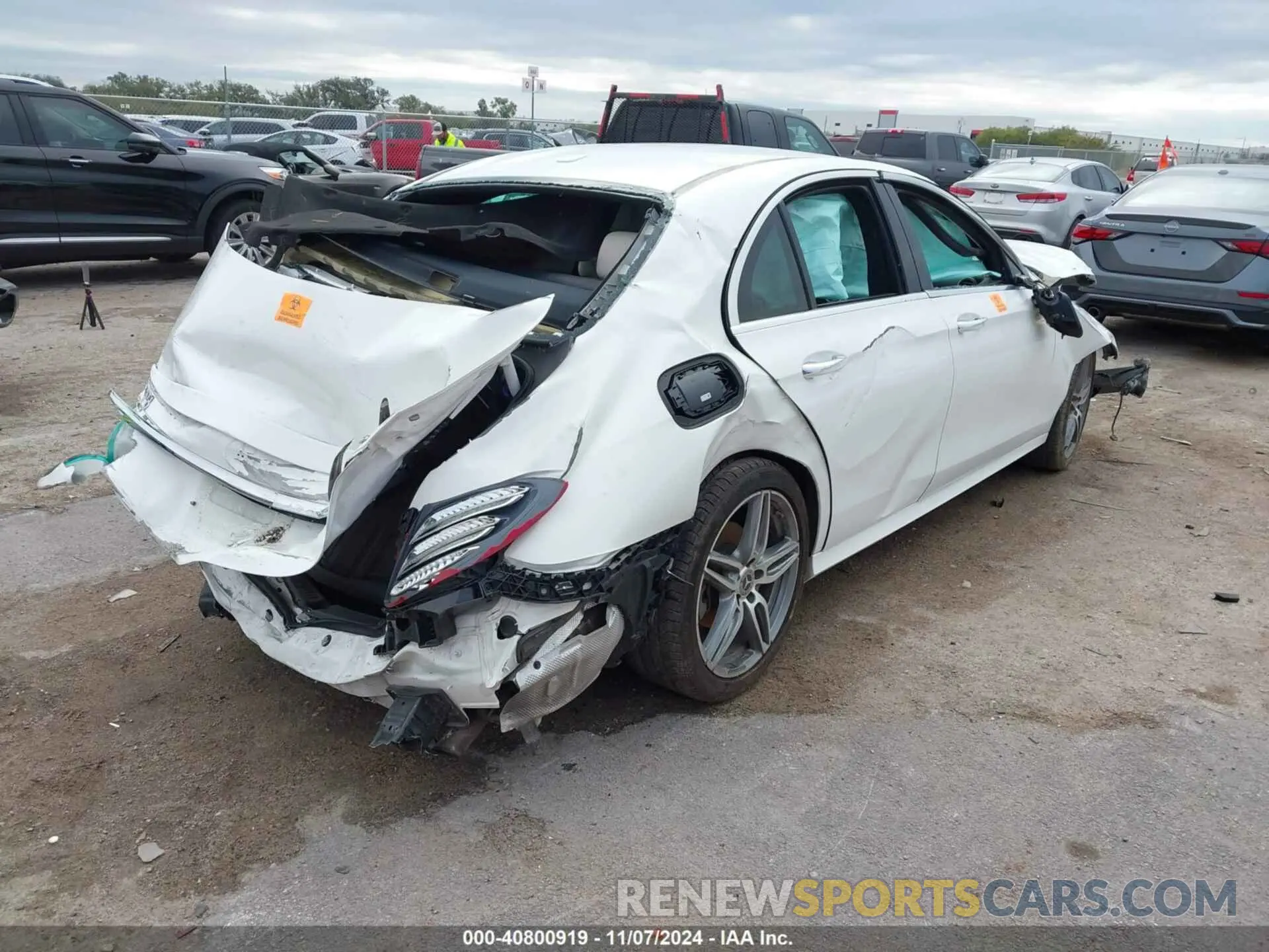 4 Photograph of a damaged car WDDZF4JB7KA658866 MERCEDES-BENZ E 300 2019