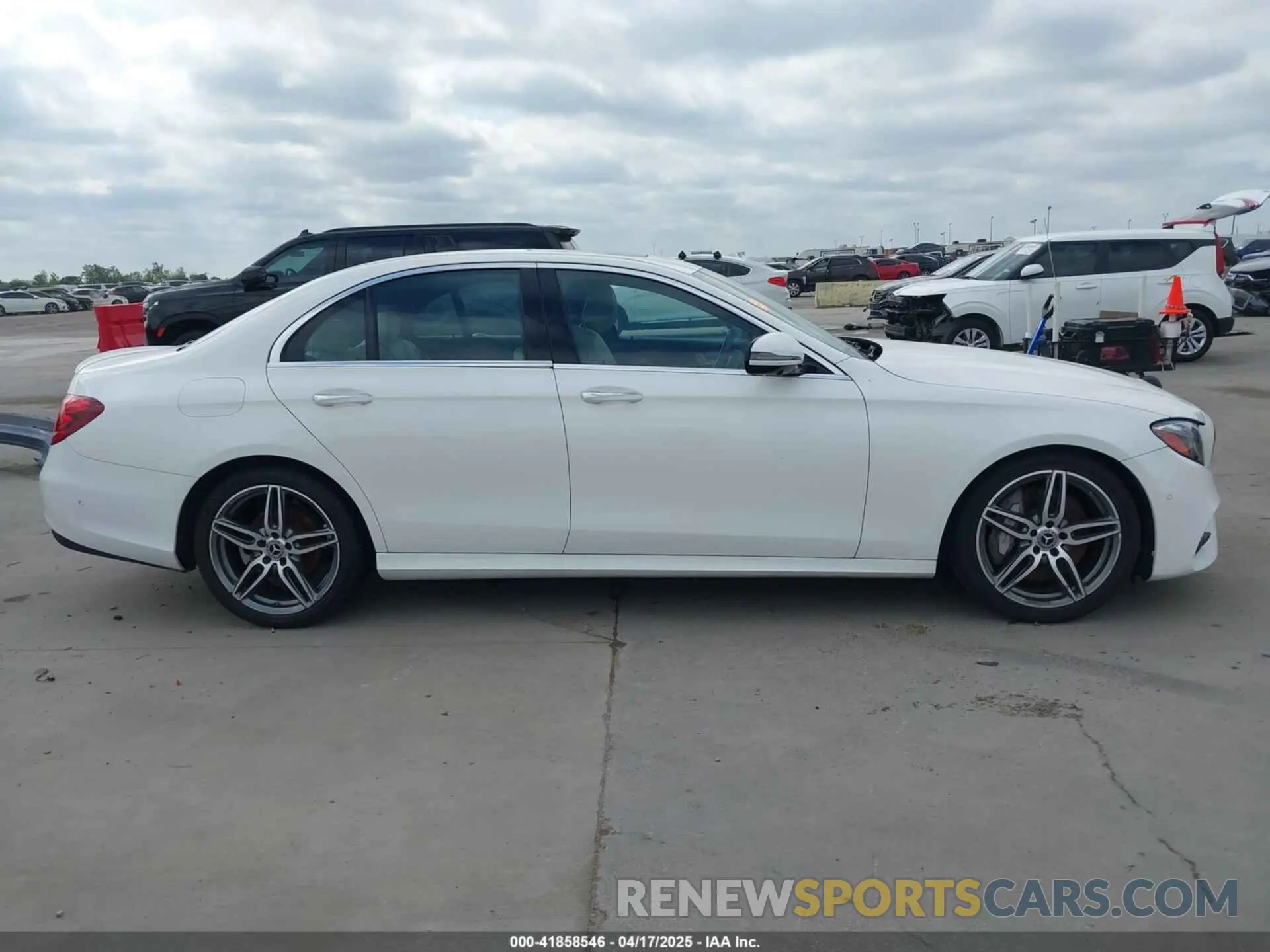 14 Photograph of a damaged car WDDZF4JB8KA619333 MERCEDES-BENZ E 300 2019