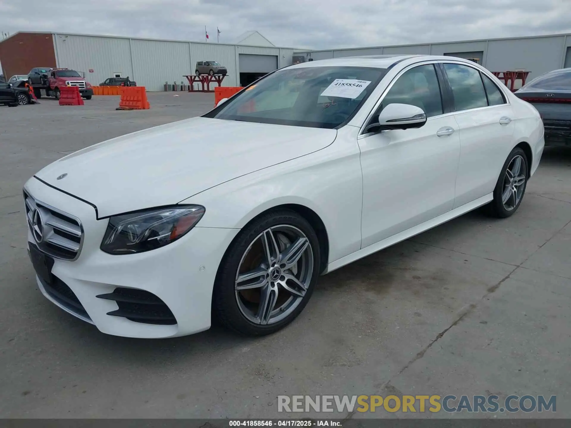 2 Photograph of a damaged car WDDZF4JB8KA619333 MERCEDES-BENZ E 300 2019
