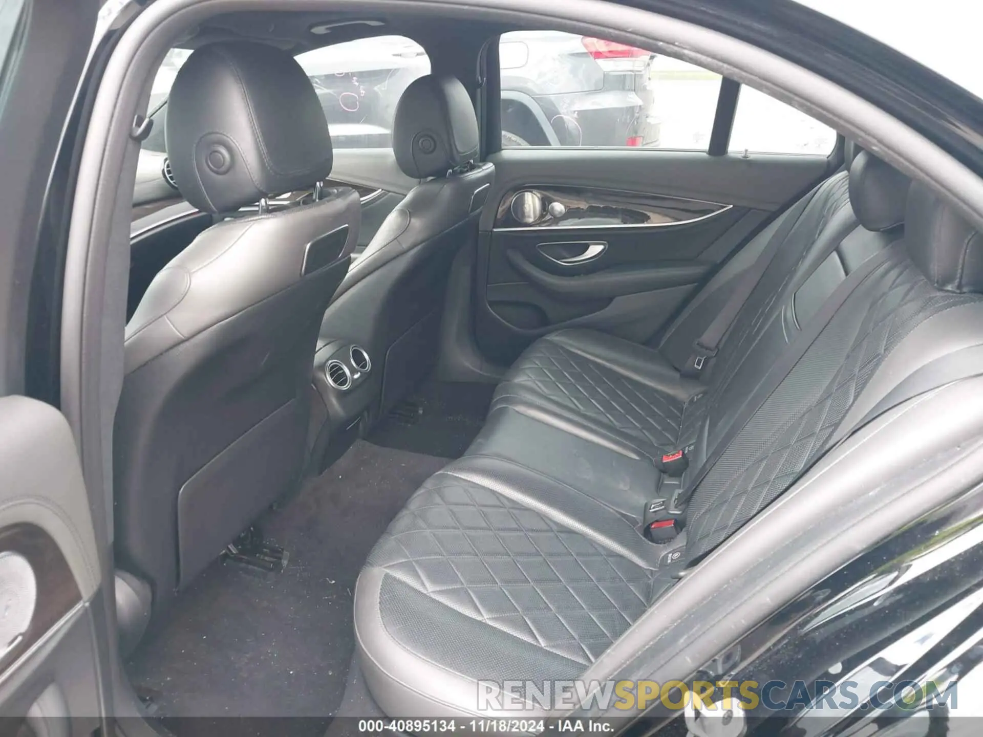 8 Photograph of a damaged car WDDZF4JBXKA521758 MERCEDES-BENZ E 300 2019
