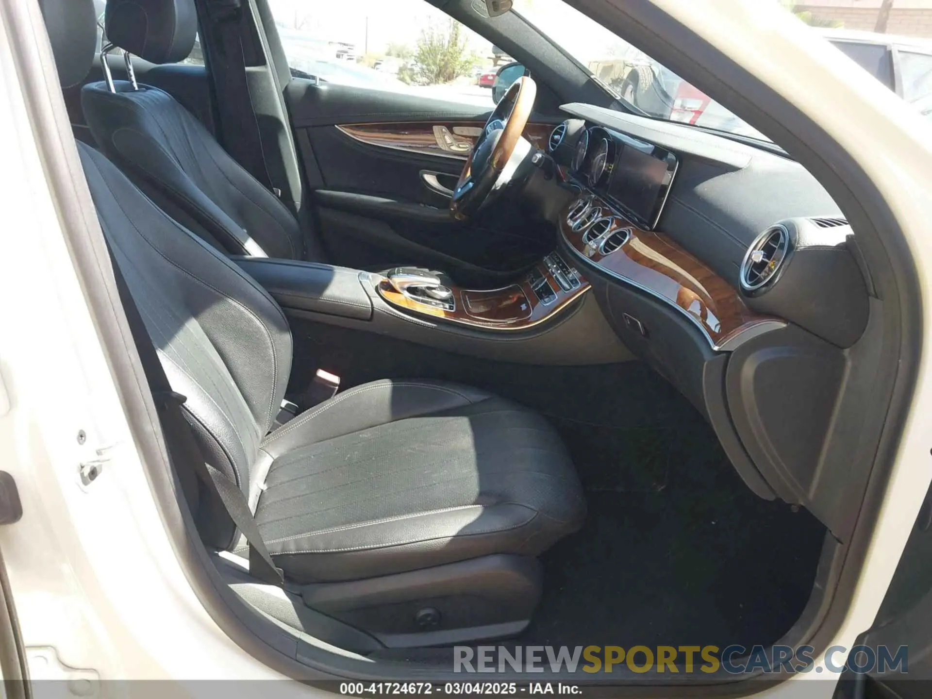 5 Photograph of a damaged car WDDZF4JBXKA597397 MERCEDES-BENZ E 300 2019