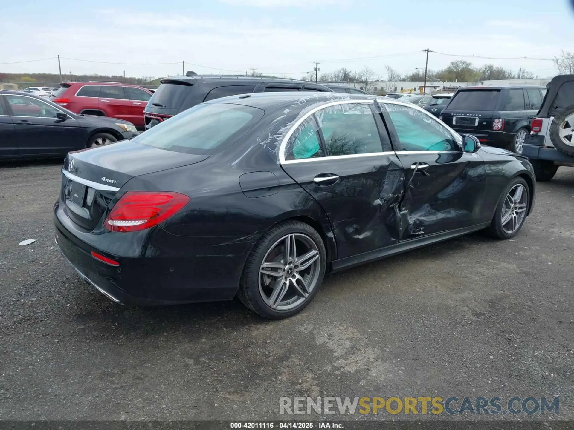 4 Photograph of a damaged car WDDZF4KB0KA545145 MERCEDES-BENZ E 300 2019
