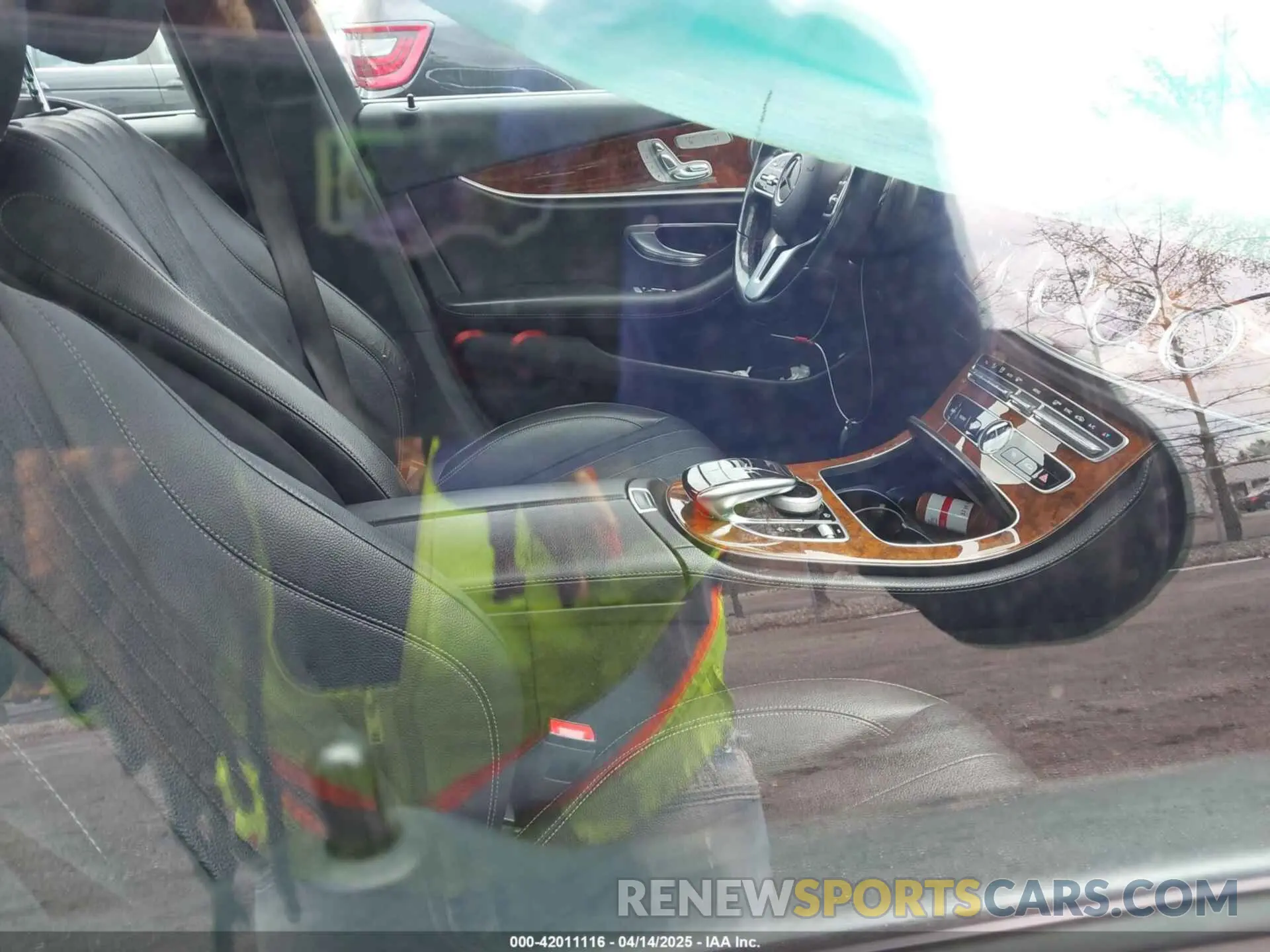 5 Photograph of a damaged car WDDZF4KB0KA545145 MERCEDES-BENZ E 300 2019