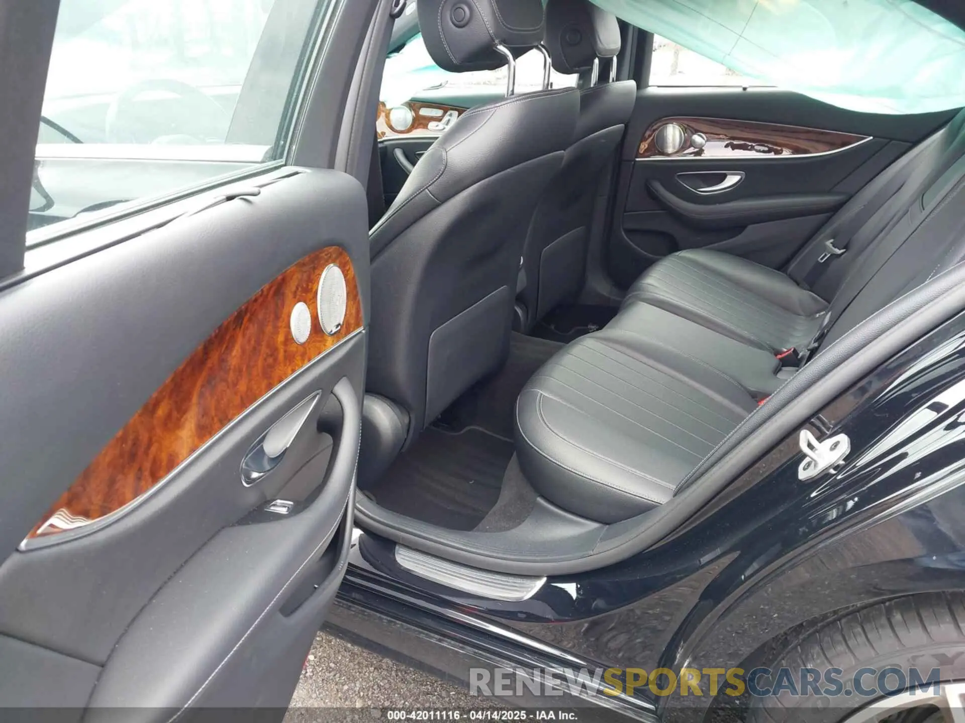 8 Photograph of a damaged car WDDZF4KB0KA545145 MERCEDES-BENZ E 300 2019