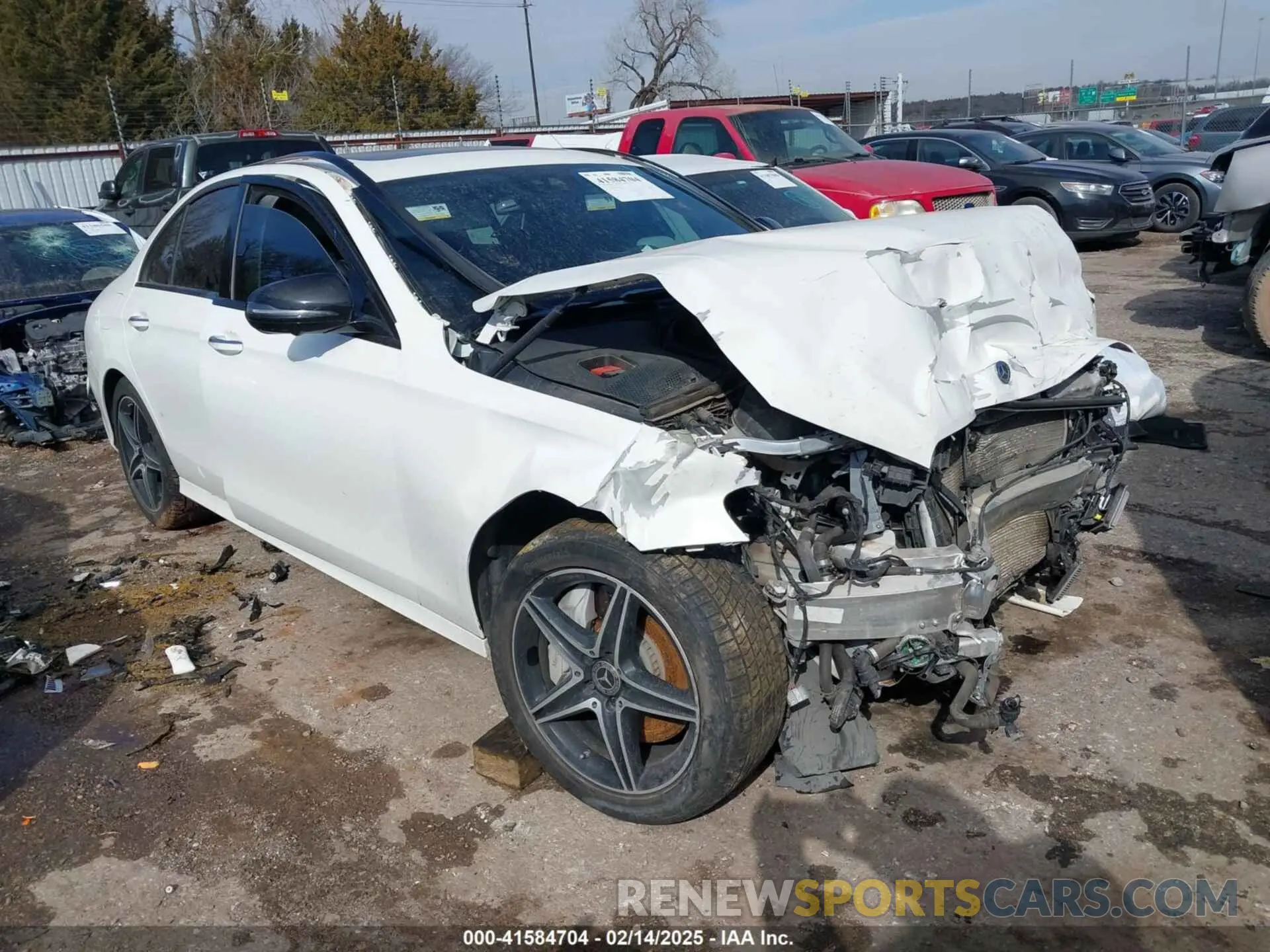 1 Фотография поврежденного автомобиля WDDZF4KB0KA581546 MERCEDES-BENZ E 300 2019