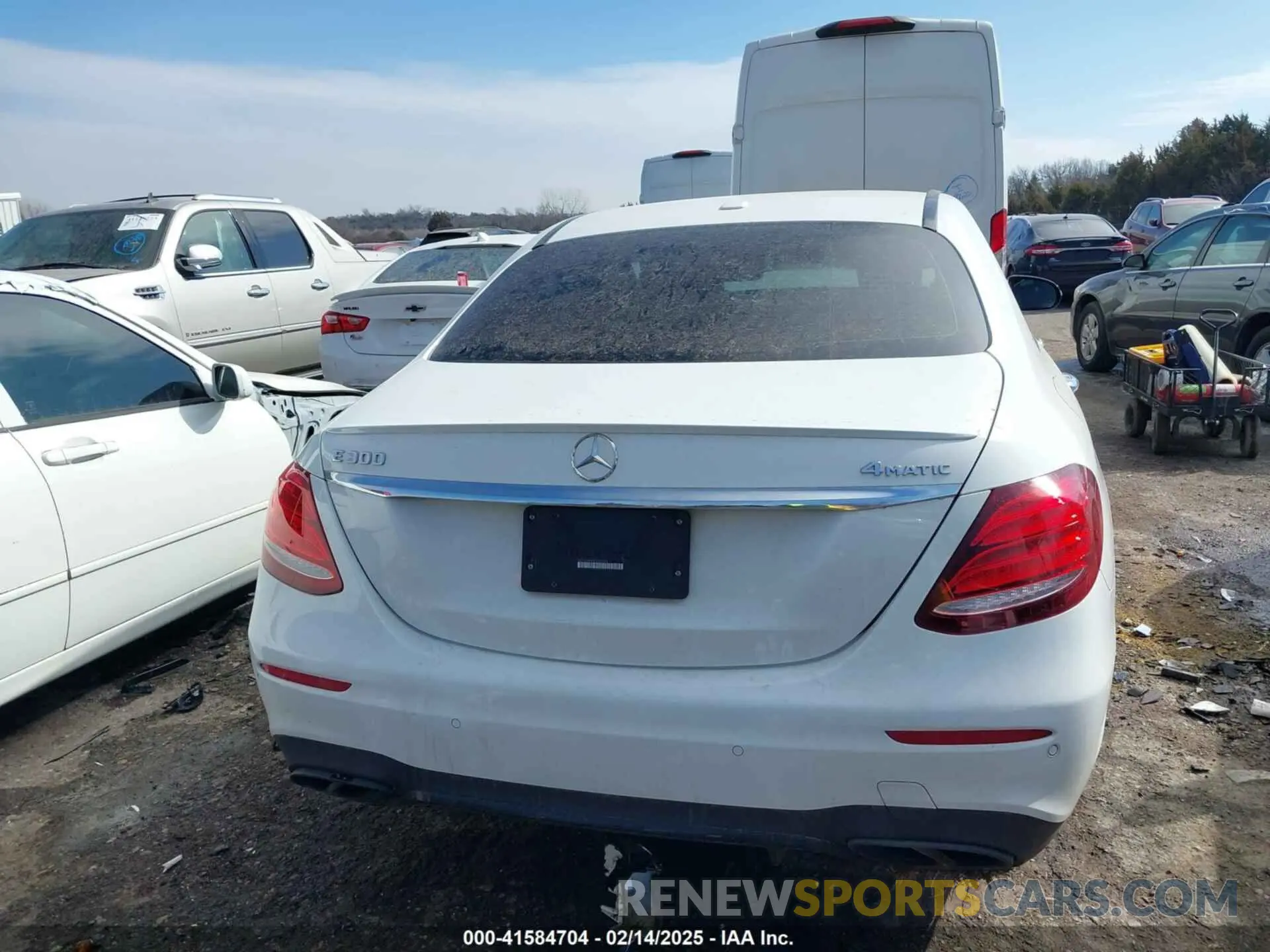 17 Фотография поврежденного автомобиля WDDZF4KB0KA581546 MERCEDES-BENZ E 300 2019