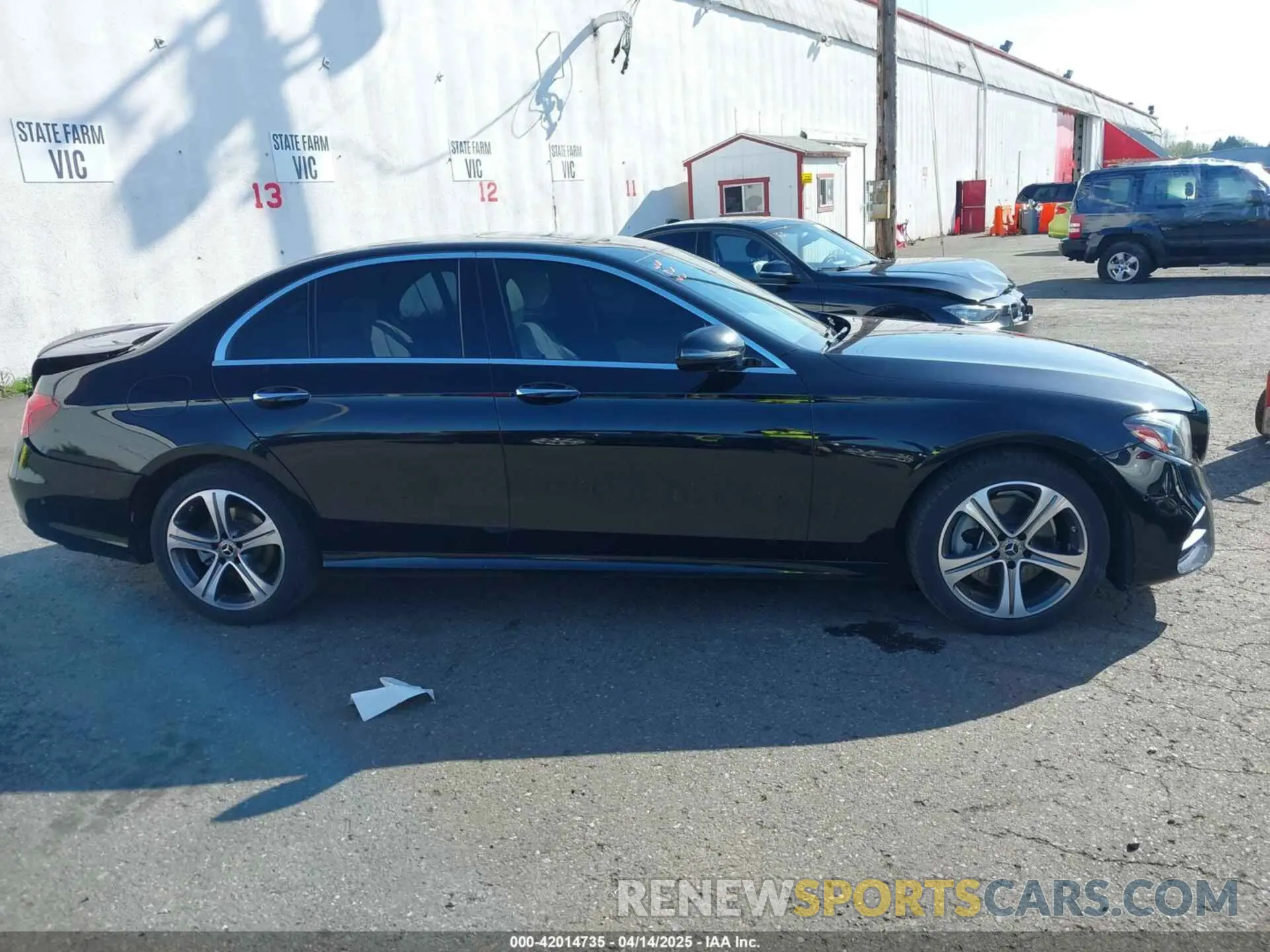 13 Photograph of a damaged car WDDZF4KB1KA522389 MERCEDES-BENZ E 300 2019